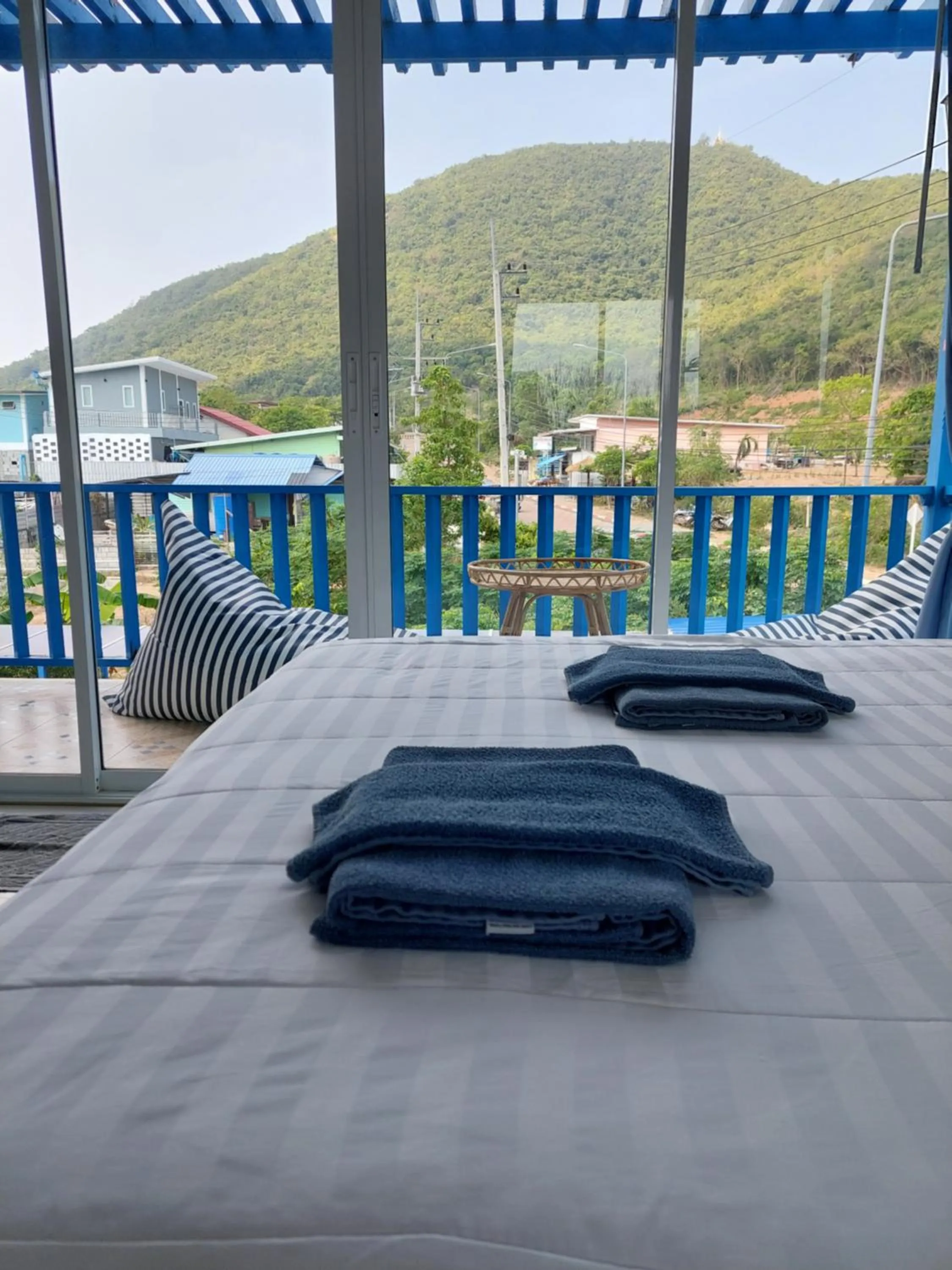 Bed in Blue sky Koh larn Resort