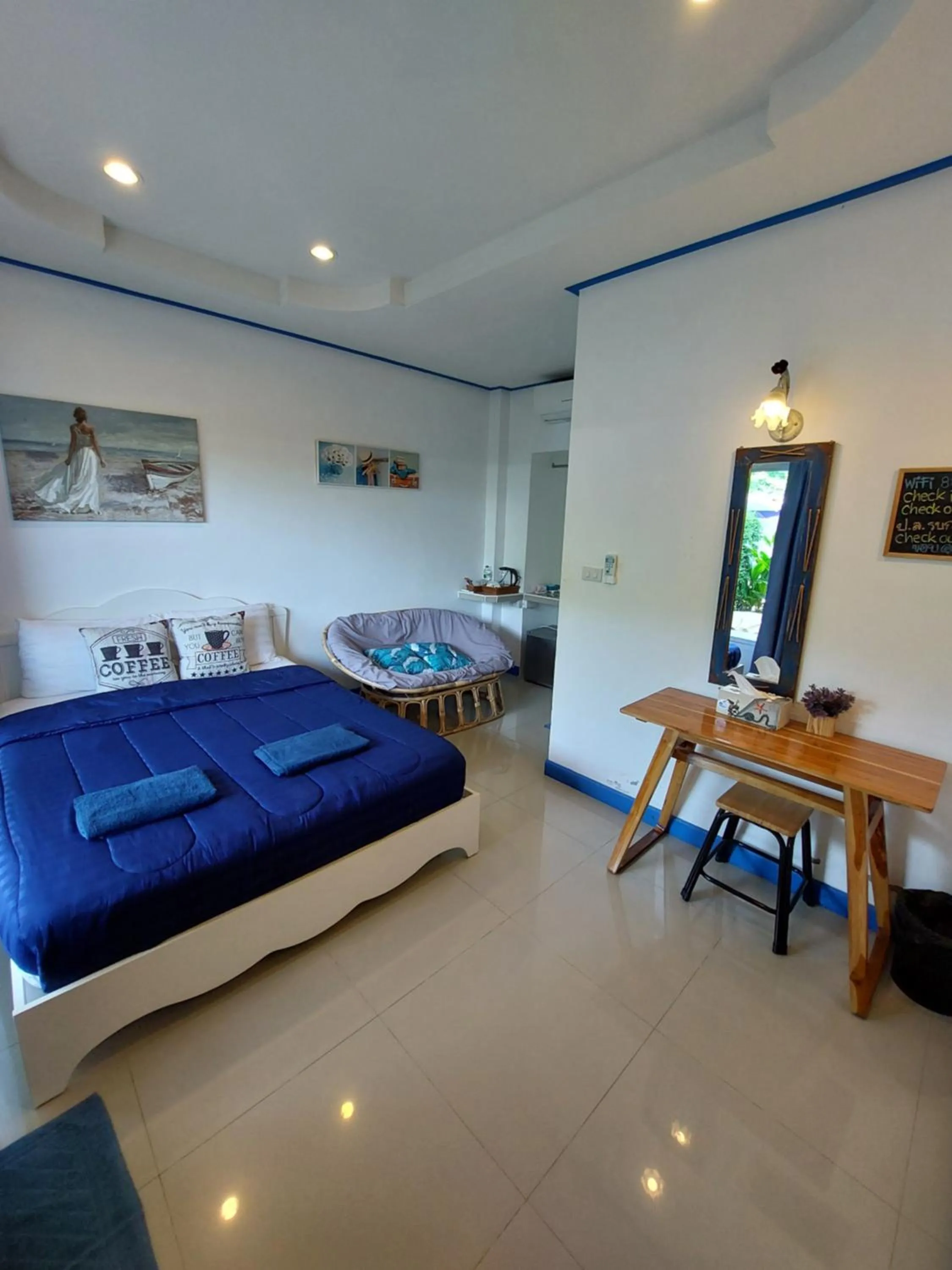 Bed in Blue sky Koh larn Resort