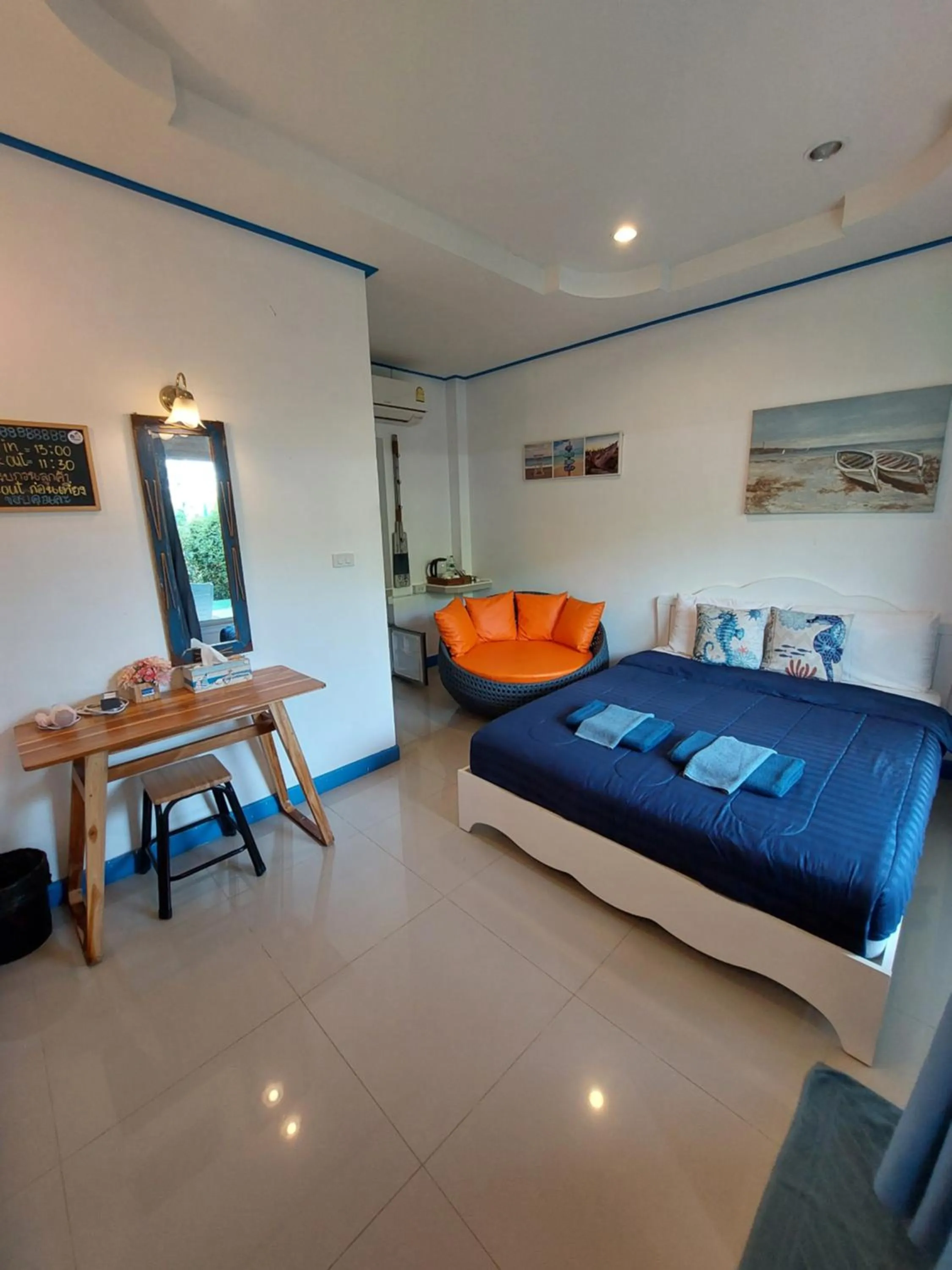 Bed in Blue sky Koh larn Resort