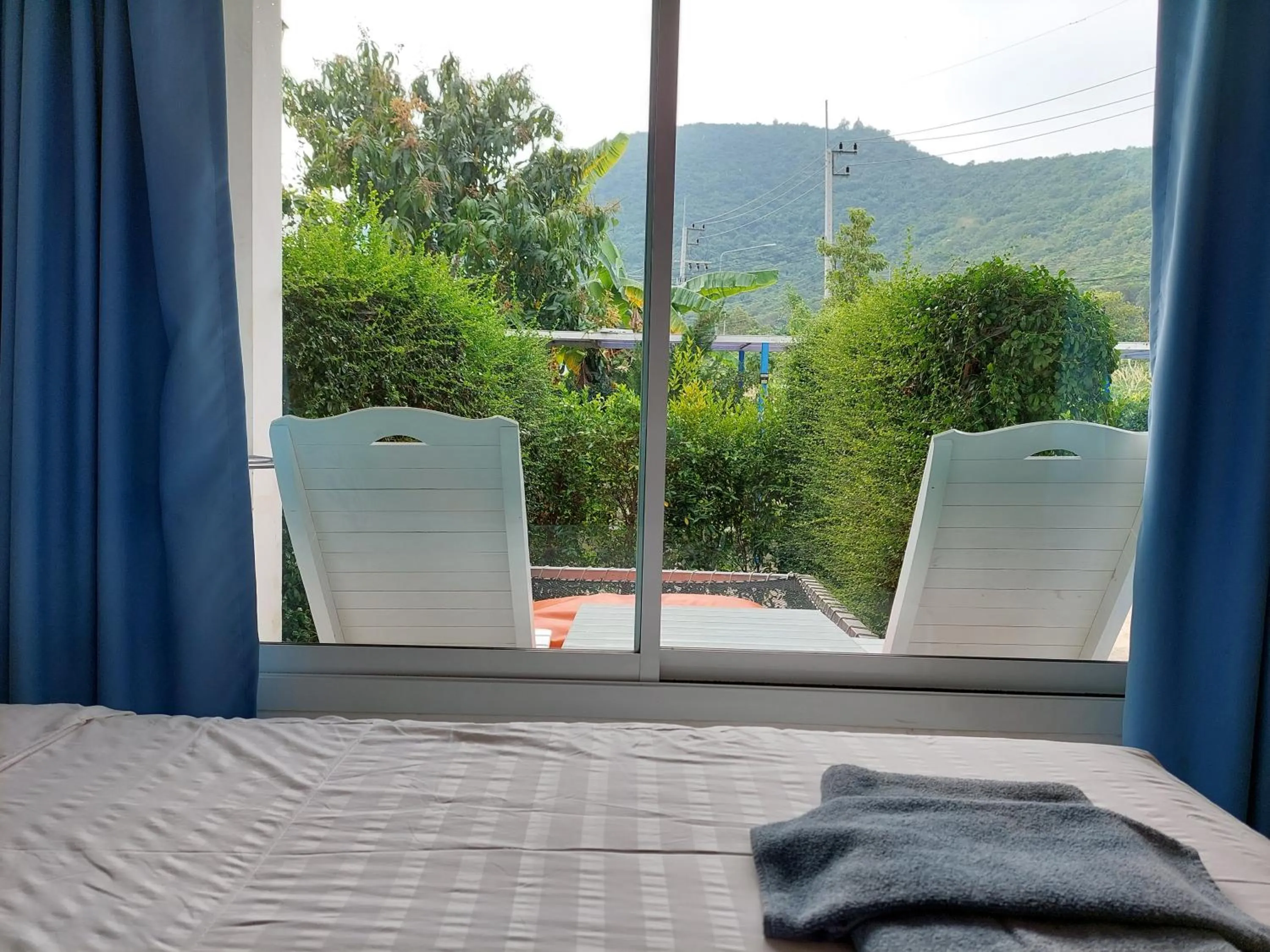 Bed in Blue sky Koh larn Resort