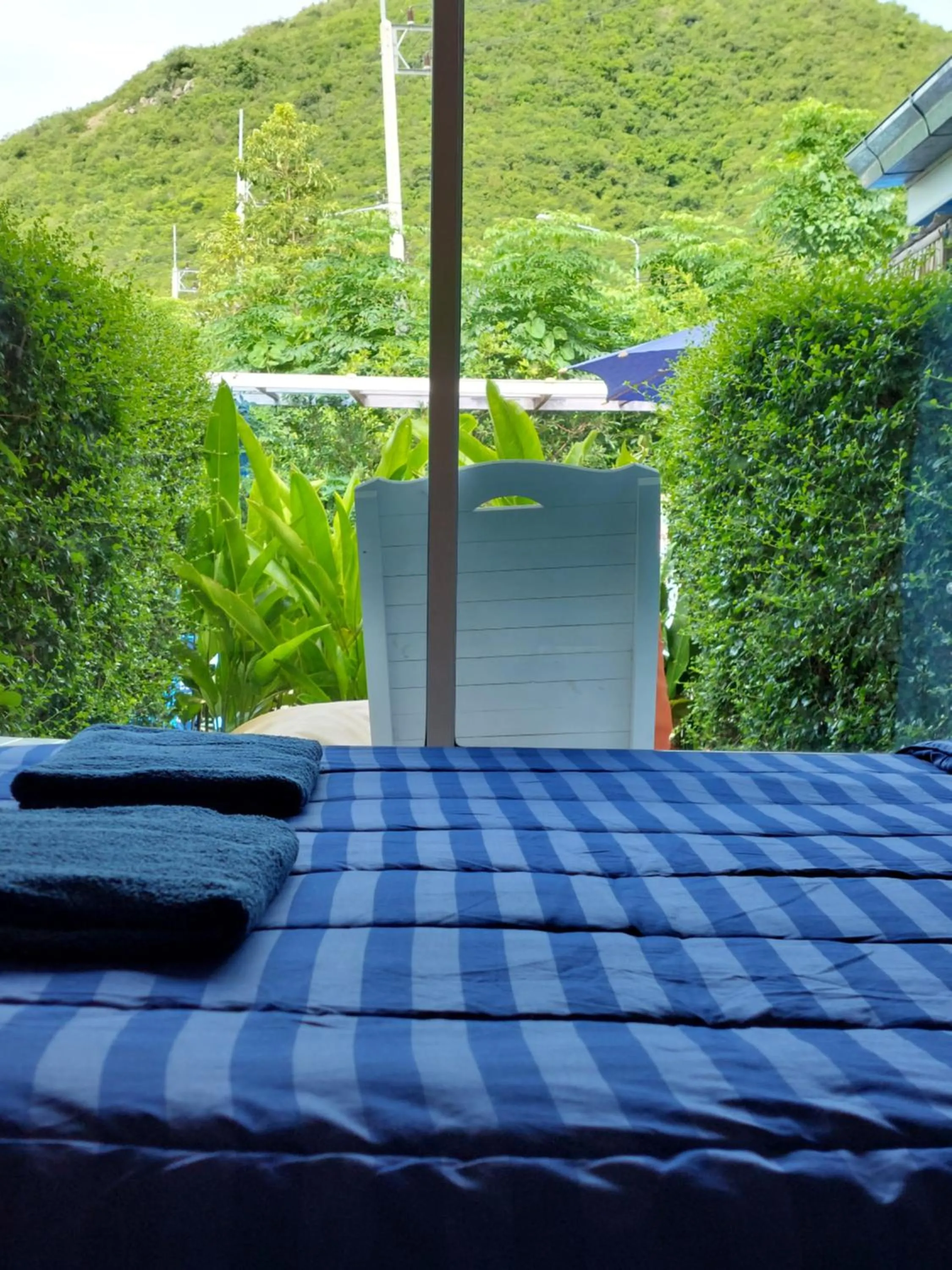 Bed in Blue sky Koh larn Resort