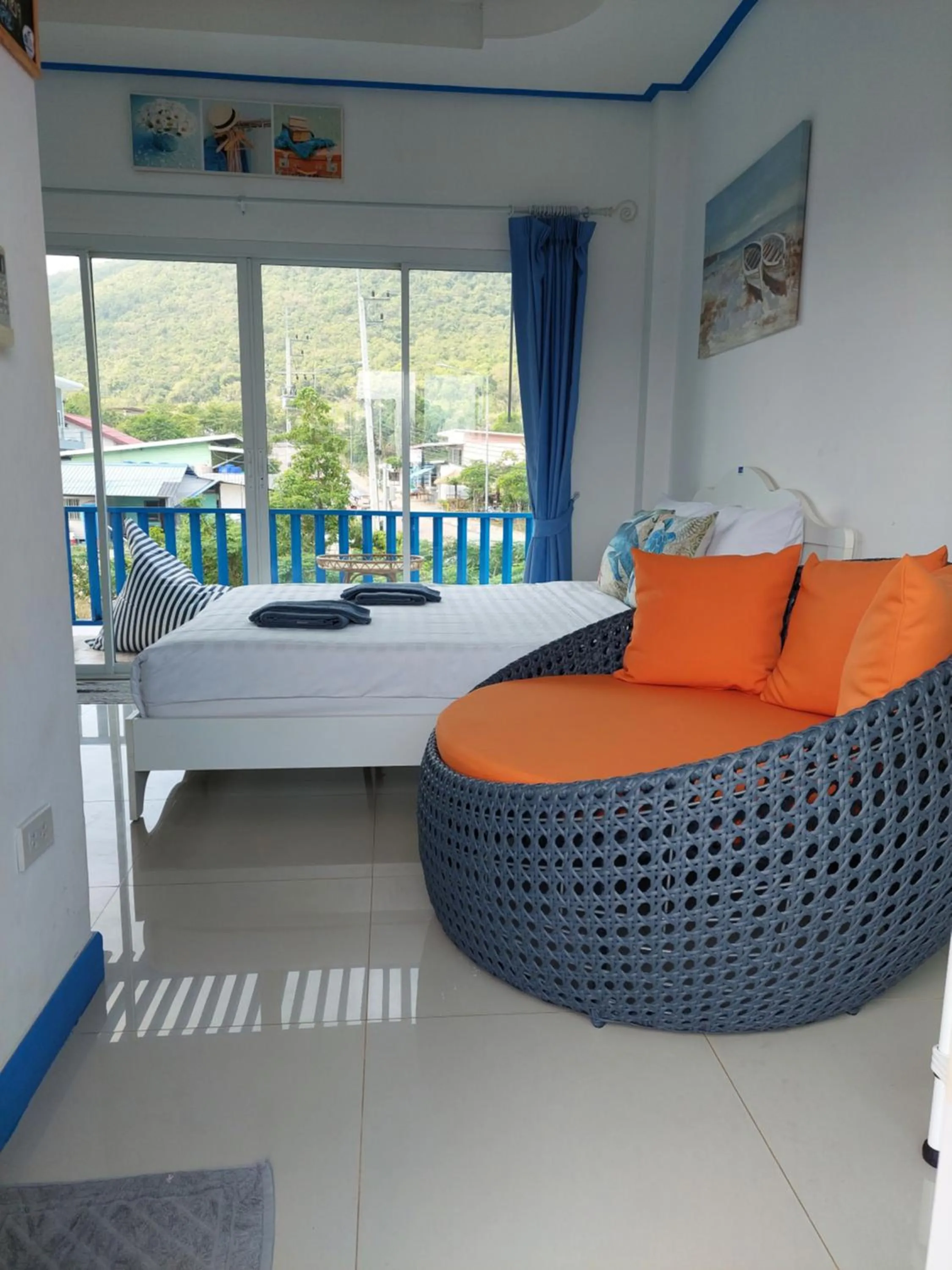Bed in Blue sky Koh larn Resort