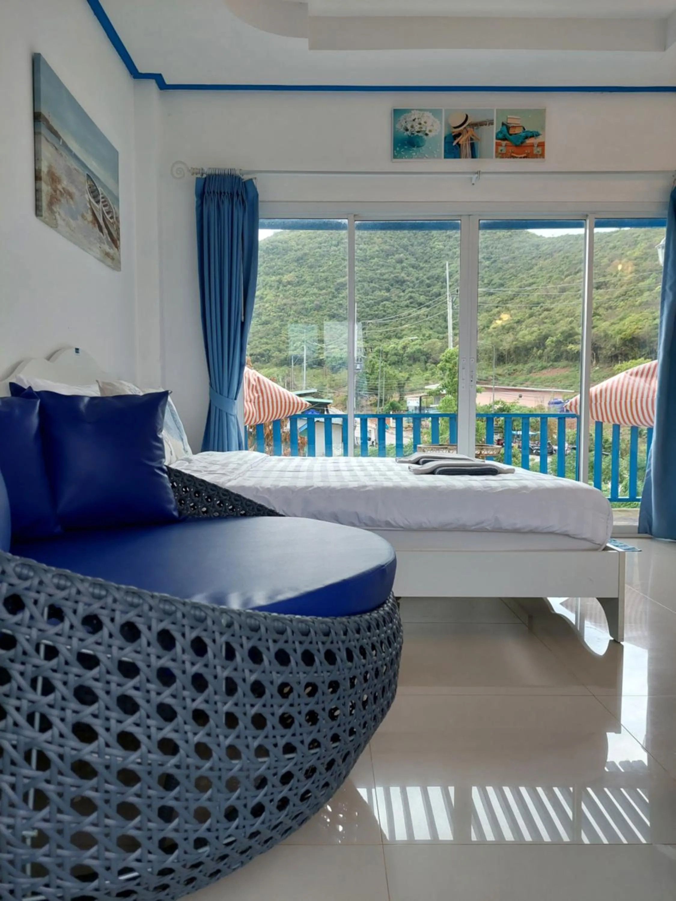 Bed in Blue sky Koh larn Resort