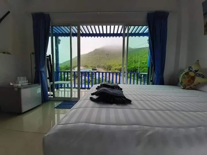 Bed in Blue sky Koh larn Resort