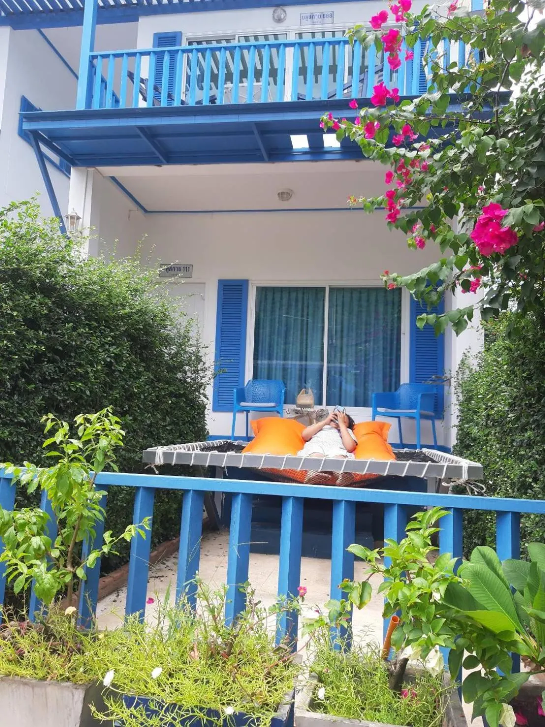 Blue sky Koh larn Resort