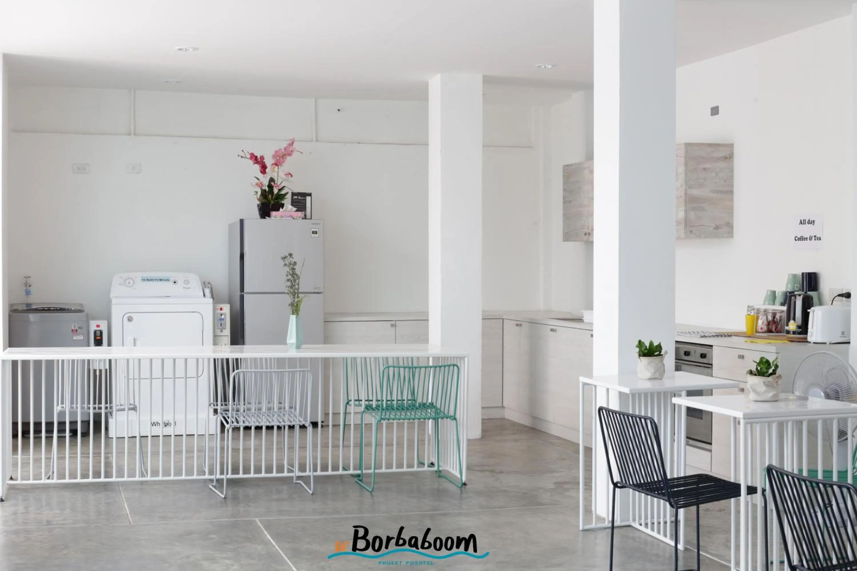 Dining area in Borbaboom Phuket Poshtel & Hostel