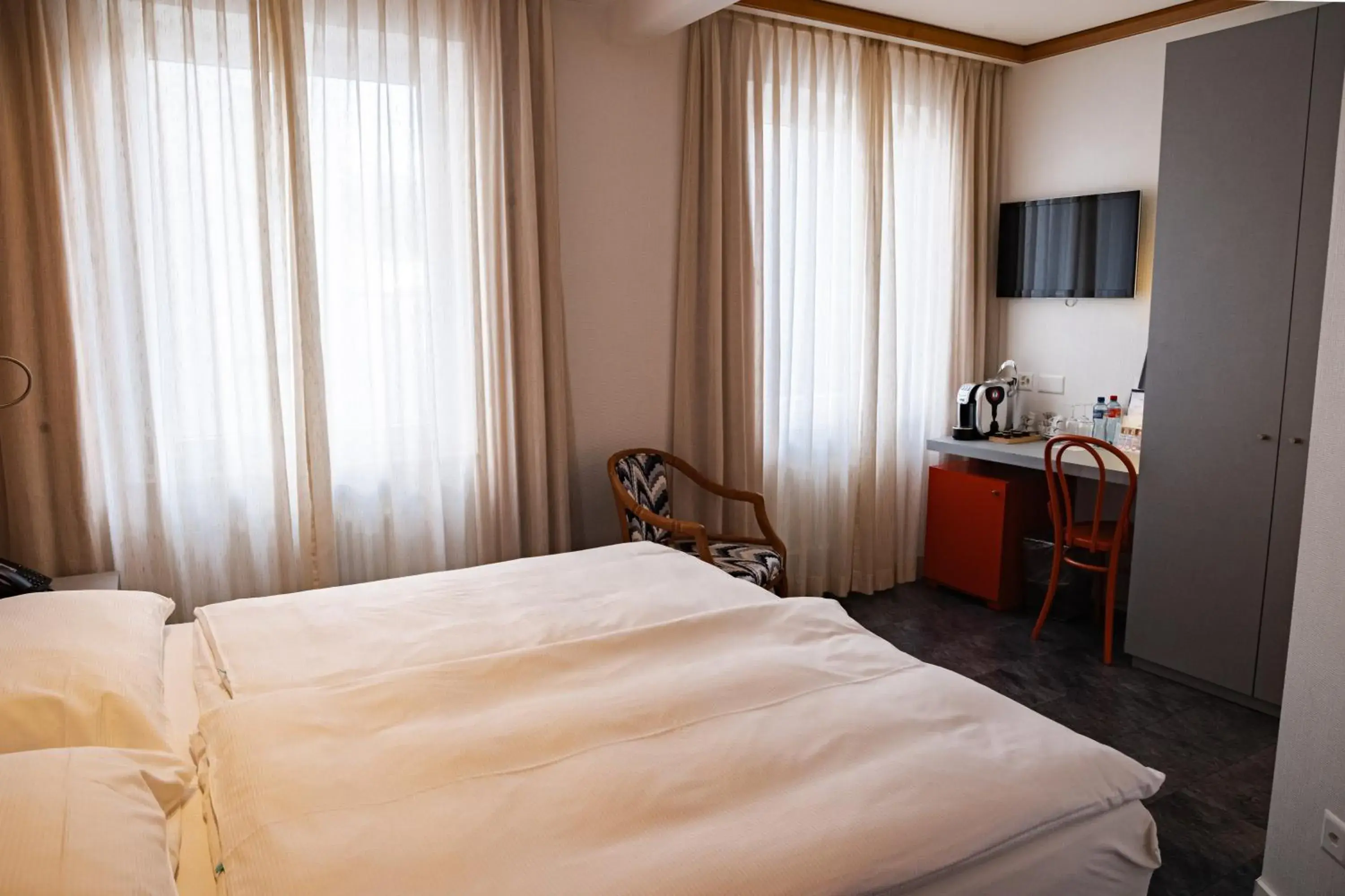 Economy Twin Room with Courtyard View in Albergo Carcani by Ketty & Tommy Economy Twin Room with Courtyard View in Albergo Carcani by Ketty & Tommy