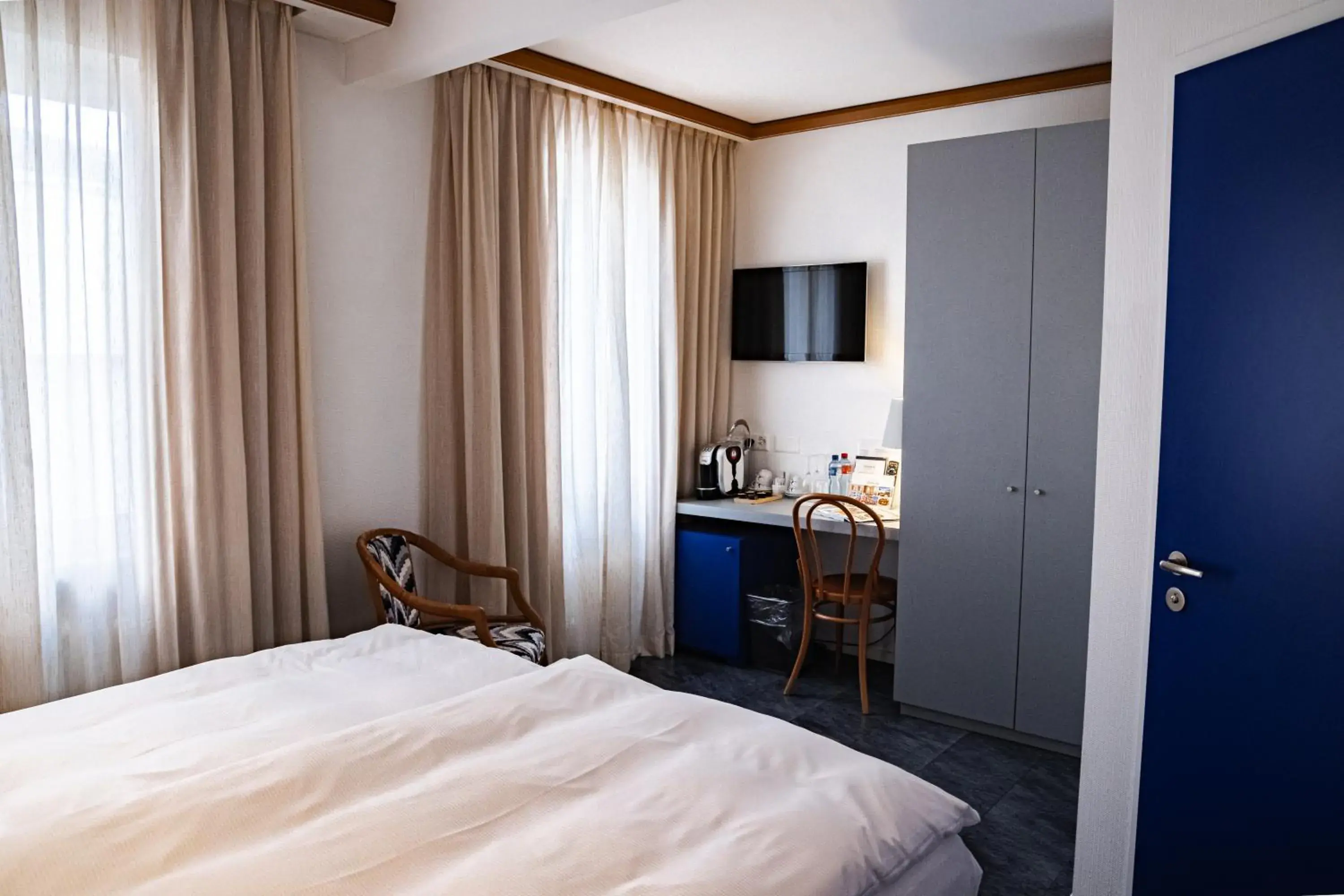 Economy Twin Room with Courtyard View in Albergo Carcani by Ketty & Tommy Economy Twin Room with Courtyard View in Albergo Carcani by Ketty & Tommy