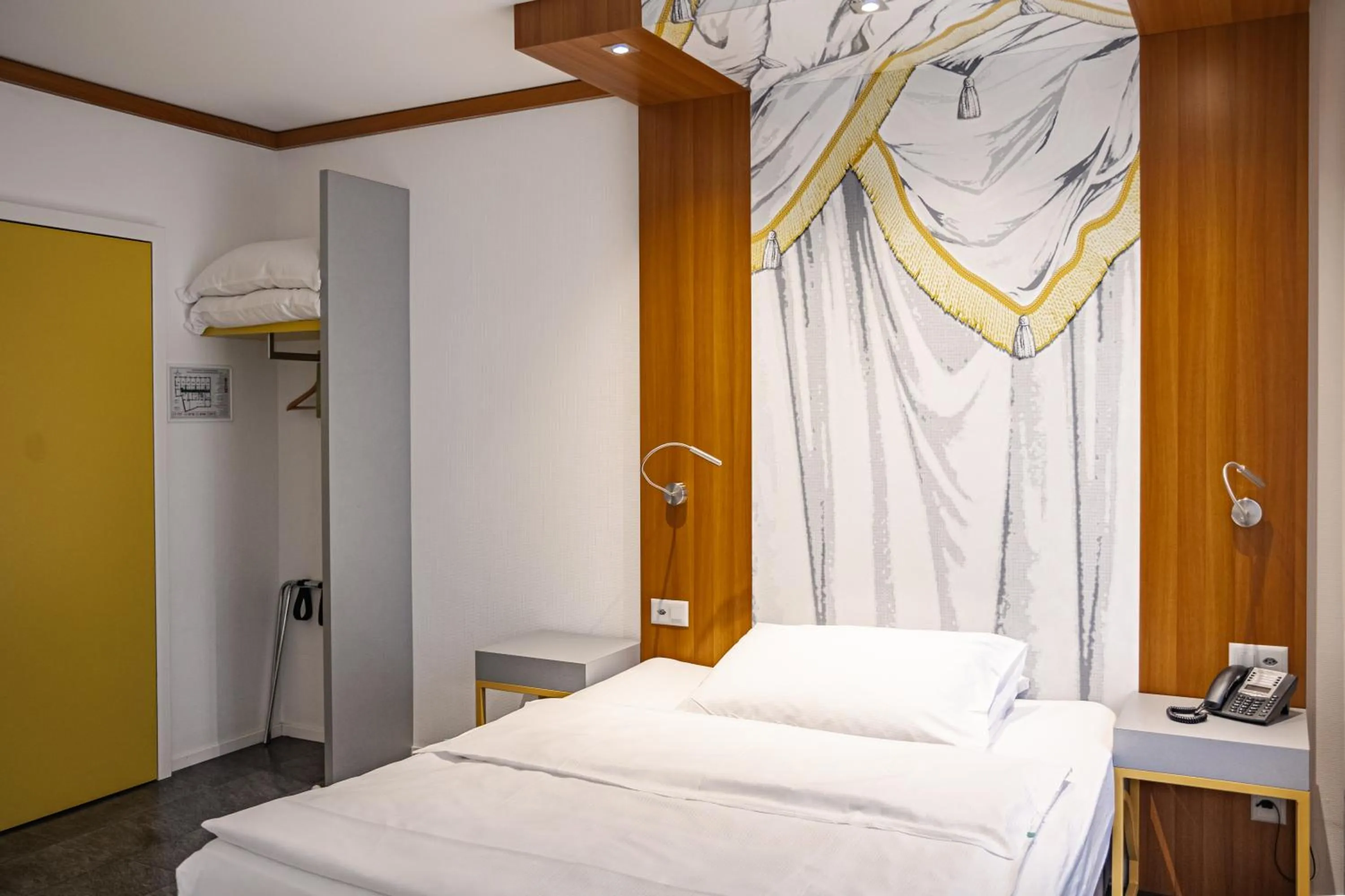 Bed in Albergo Carcani by Ketty & Tommy