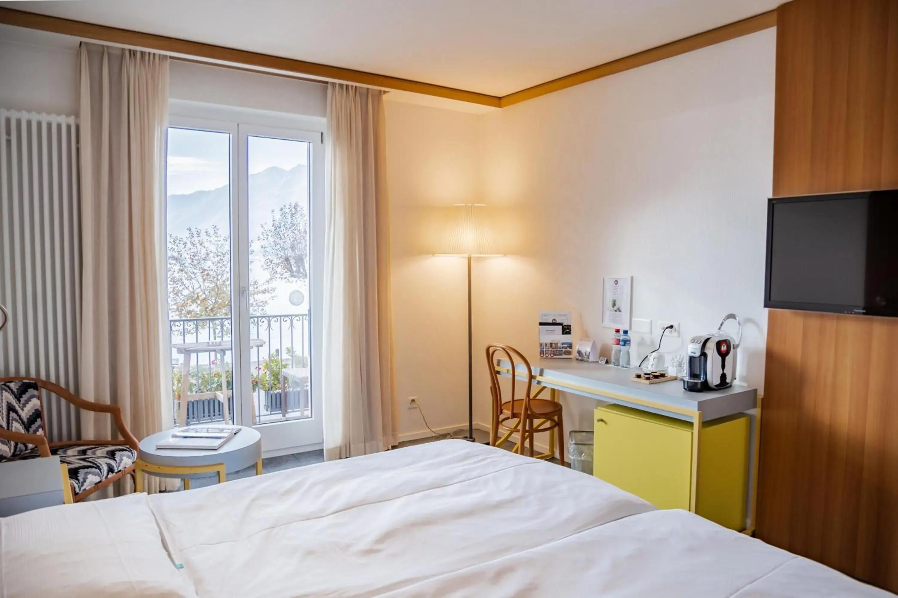 Twin Room with Balcony and Lake View in Albergo Carcani by Ketty & Tommy Twin Room with Balcony and Lake View in Albergo Carcani by Ketty & Tommy