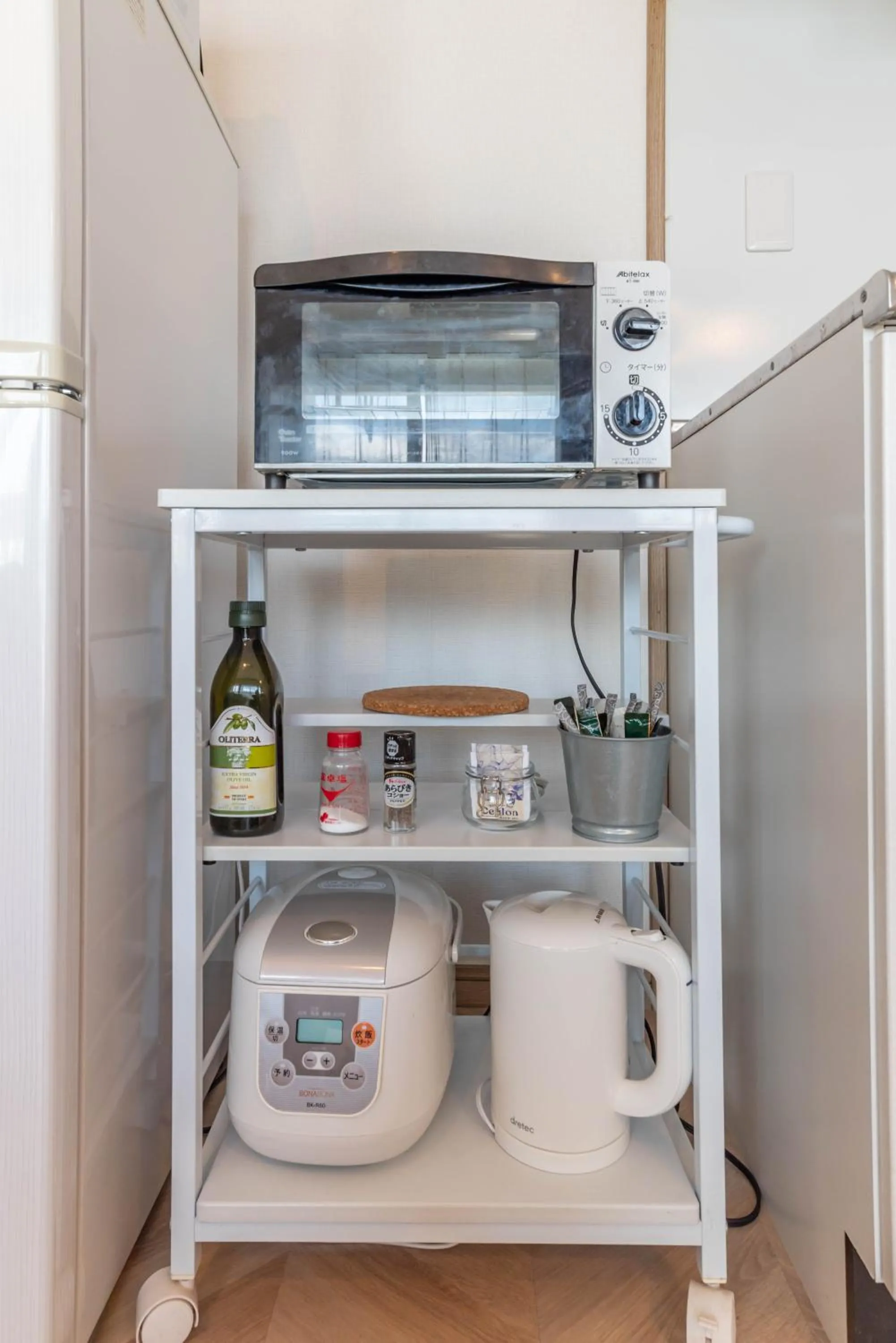 Kitchen or kitchenette in Universal Bay Condominium