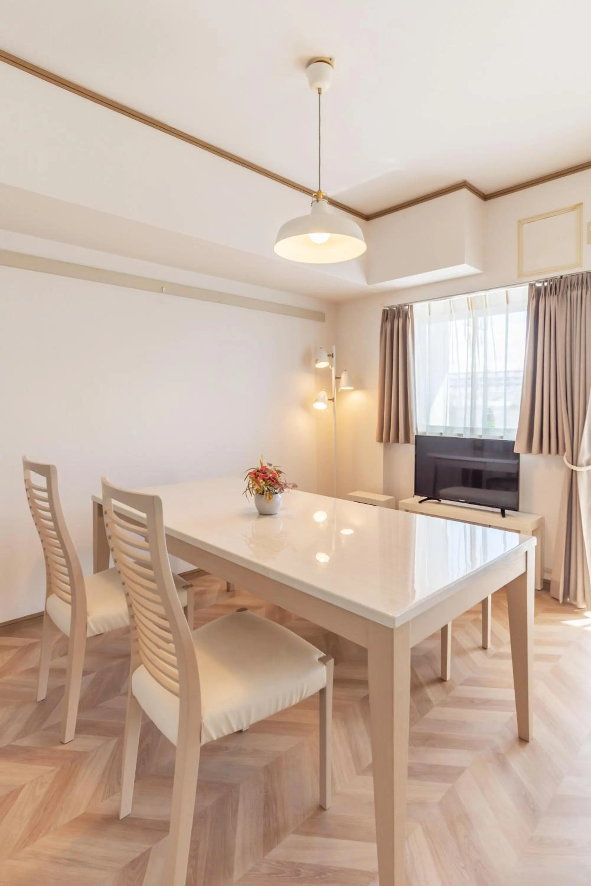 Dining area in Universal Bay Condominium