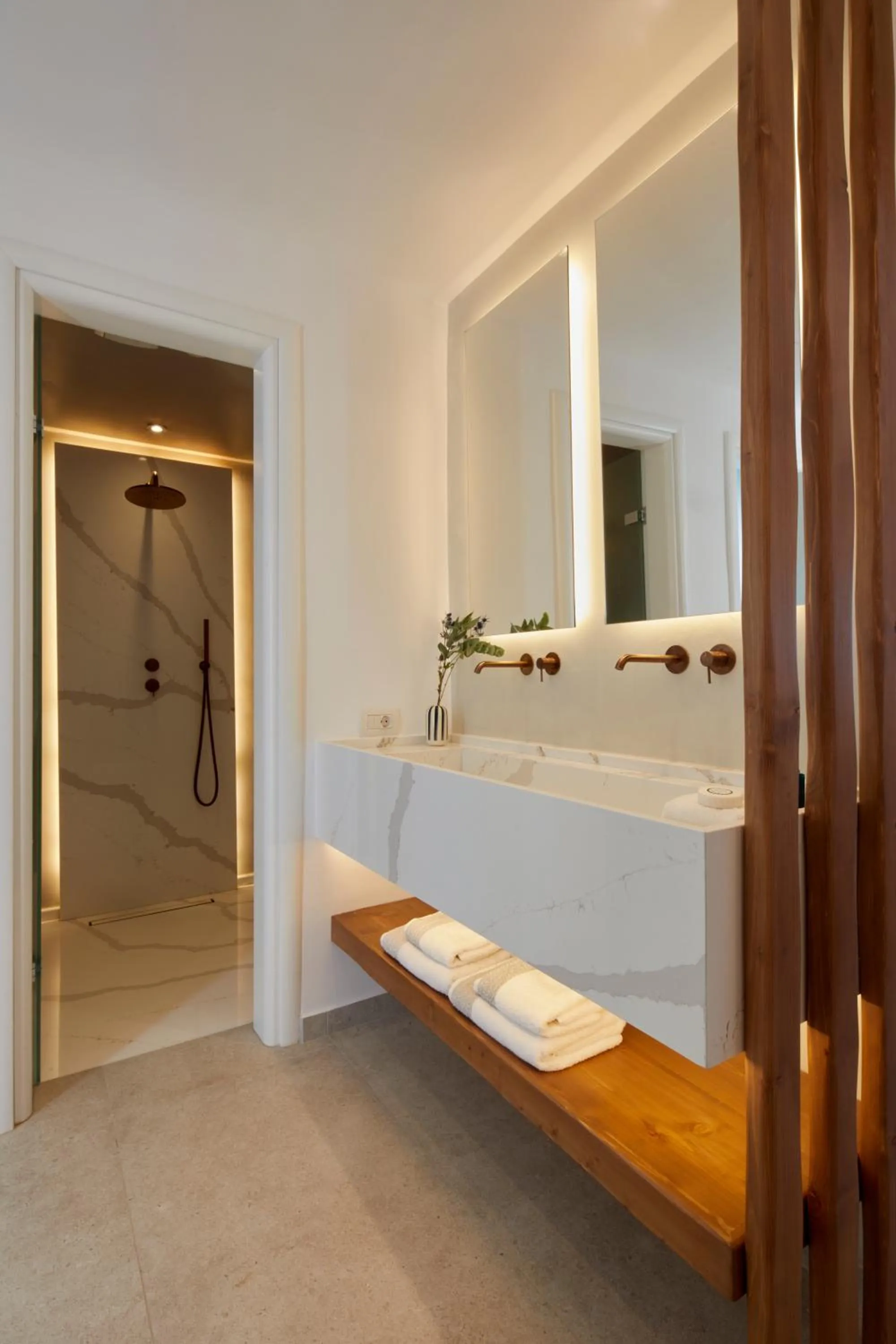 Shower in Phos The Boutique