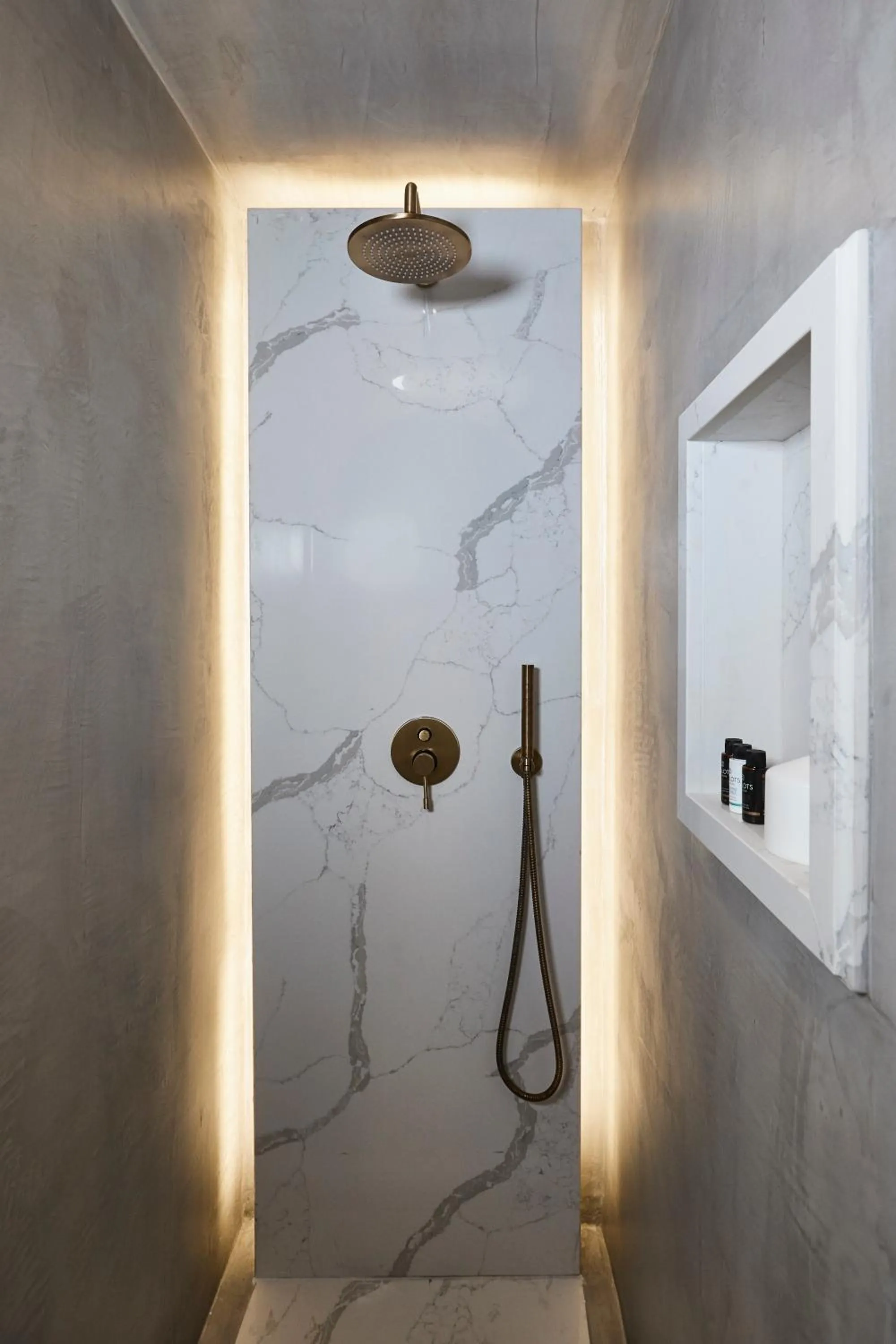 Shower in Phos The Boutique
