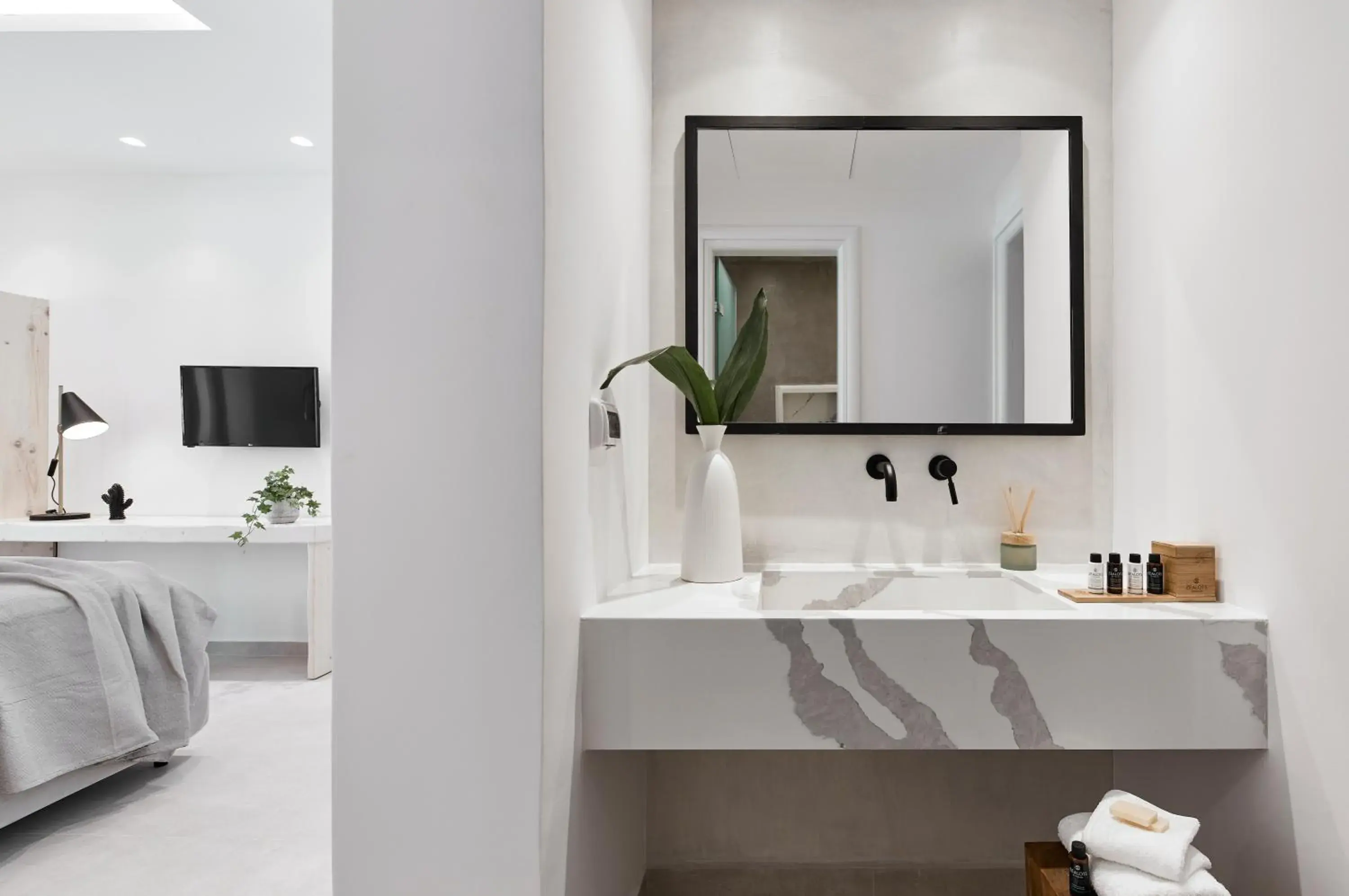 Bathroom, Bed in Phos The Boutique Bathroom, Bed in Phos The Boutique