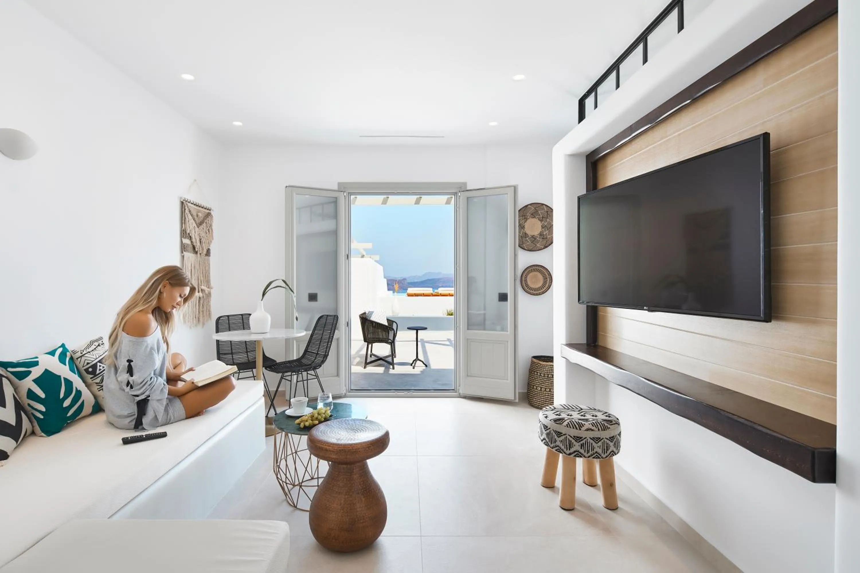 Communal lounge/ TV room in Phos The Boutique