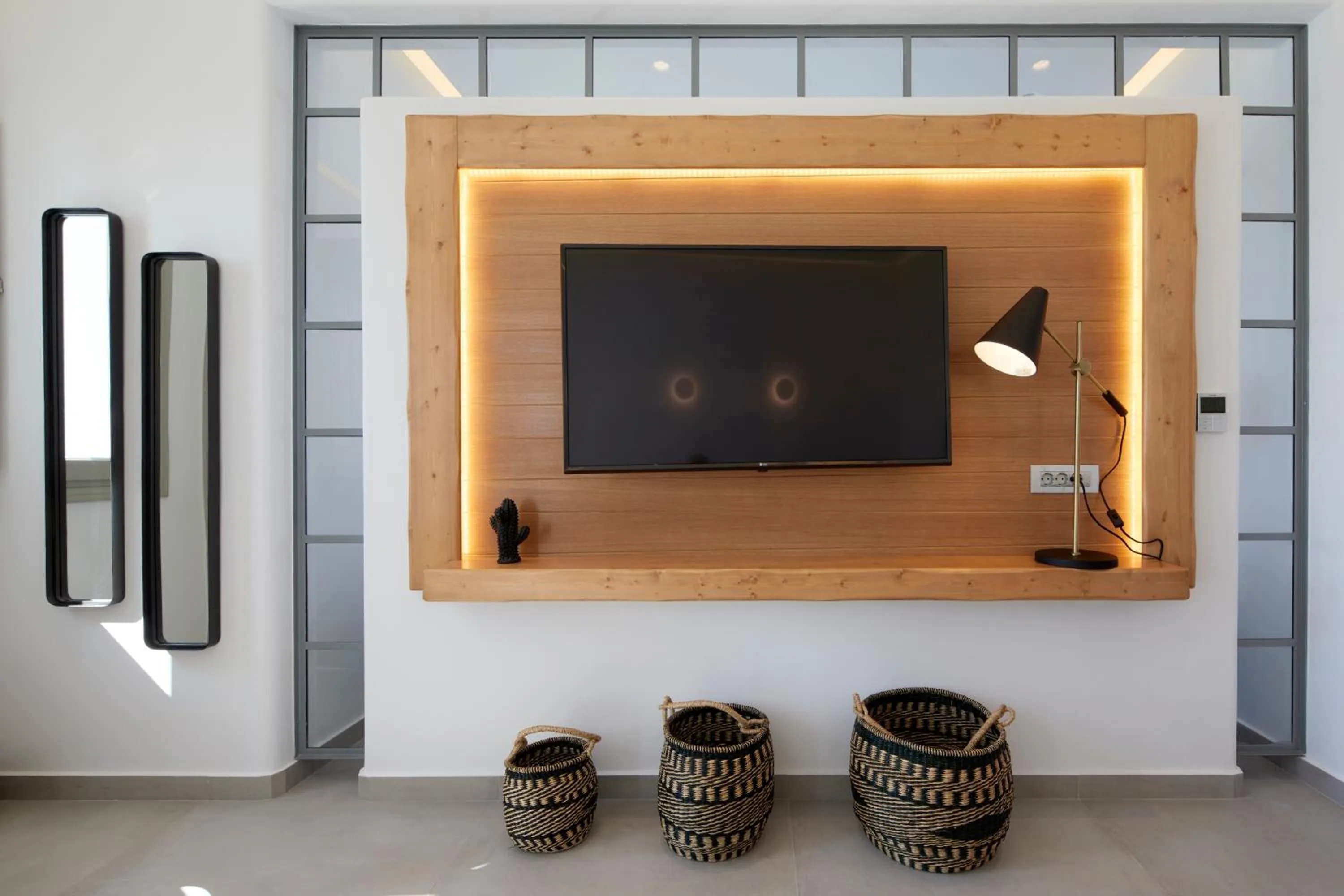 TV and multimedia in Phos The Boutique