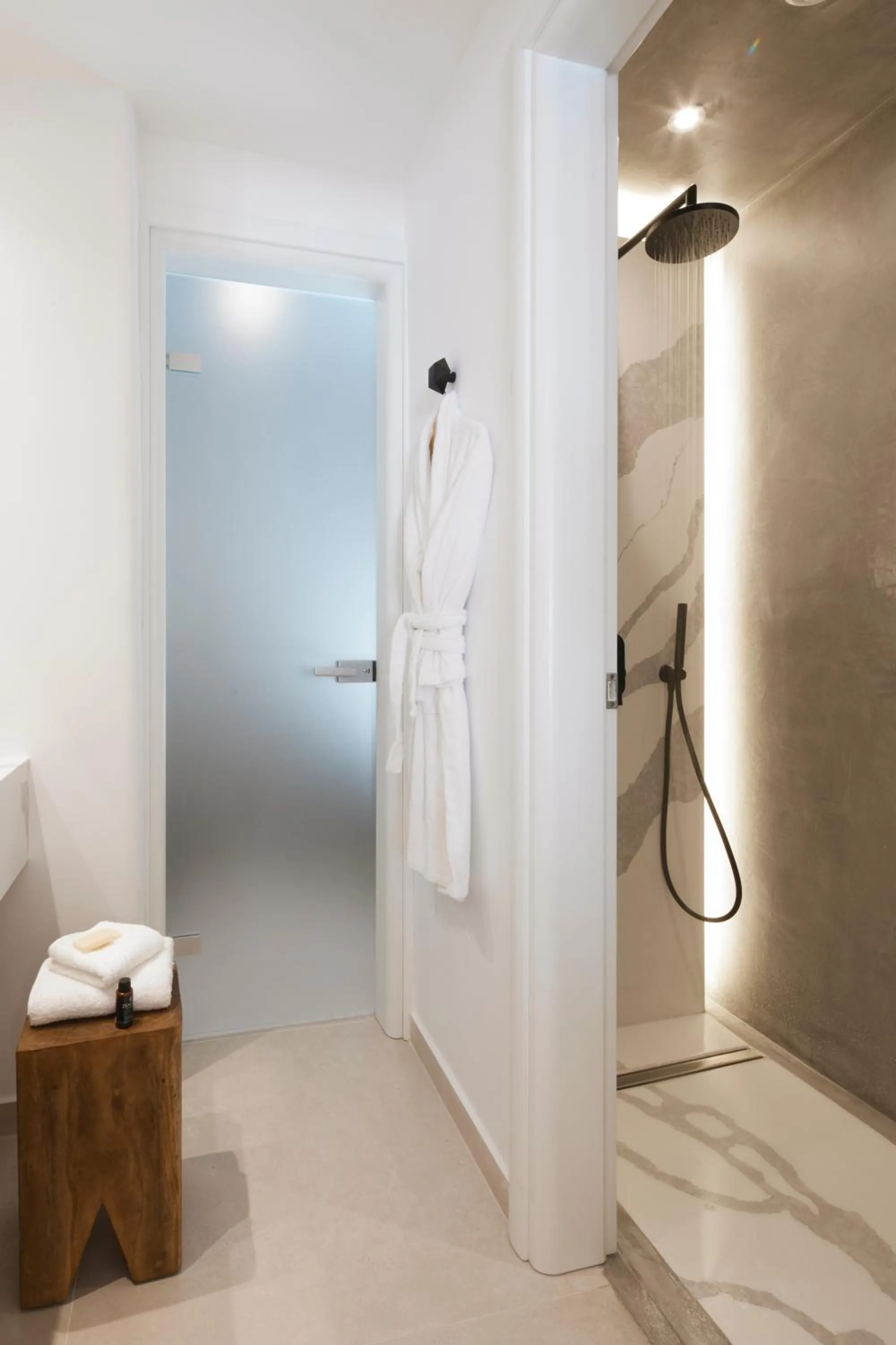 Shower in Phos The Boutique