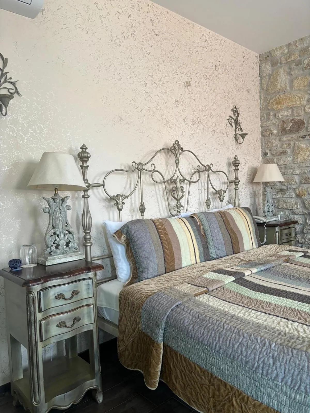 Photo of the whole room, Bed in Griffon Hotel