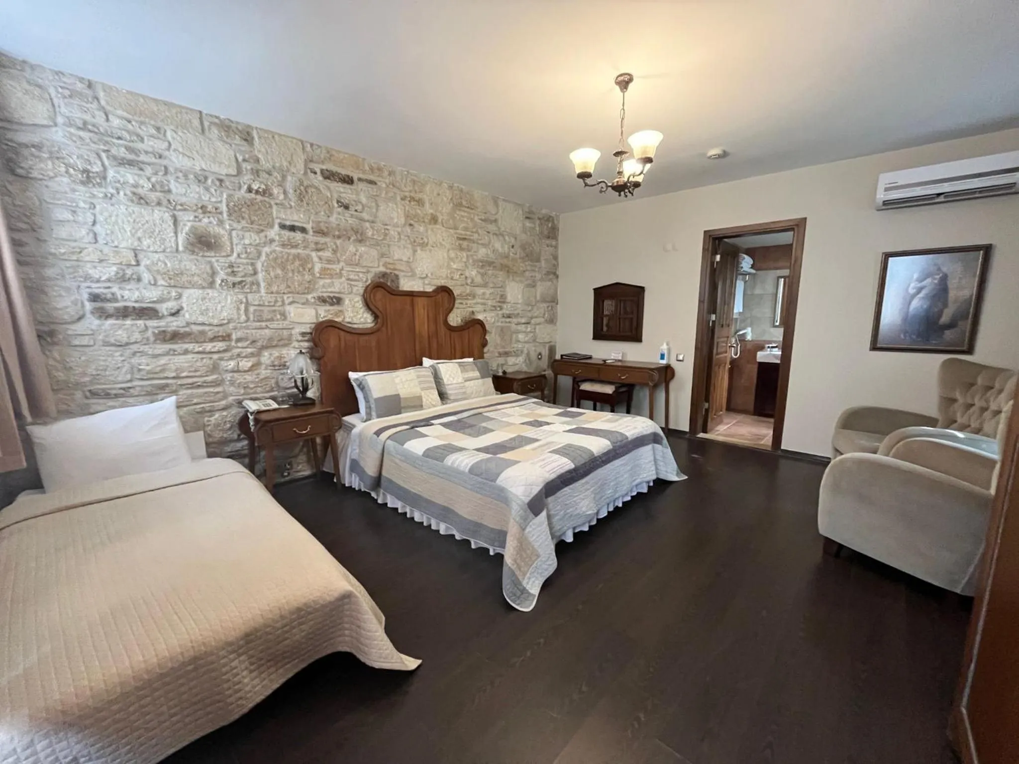 Photo of the whole room, Bed in Griffon Hotel