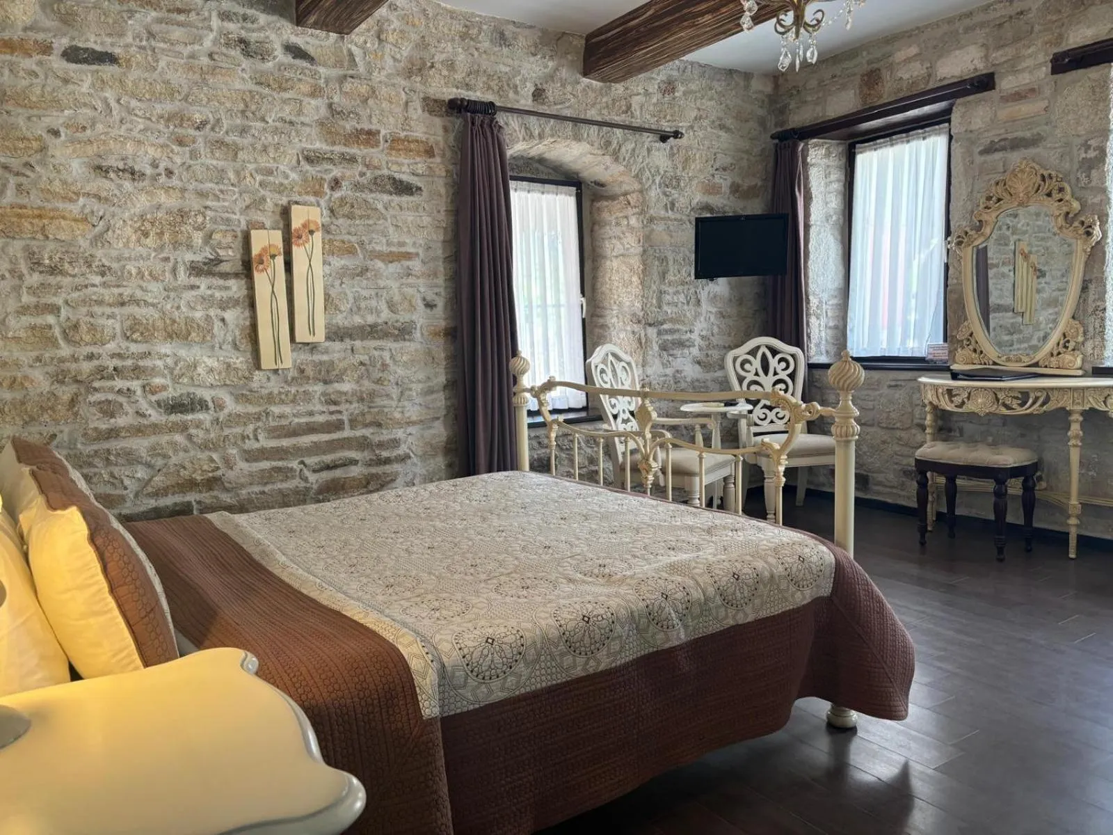 Photo of the whole room, Bed in Griffon Hotel