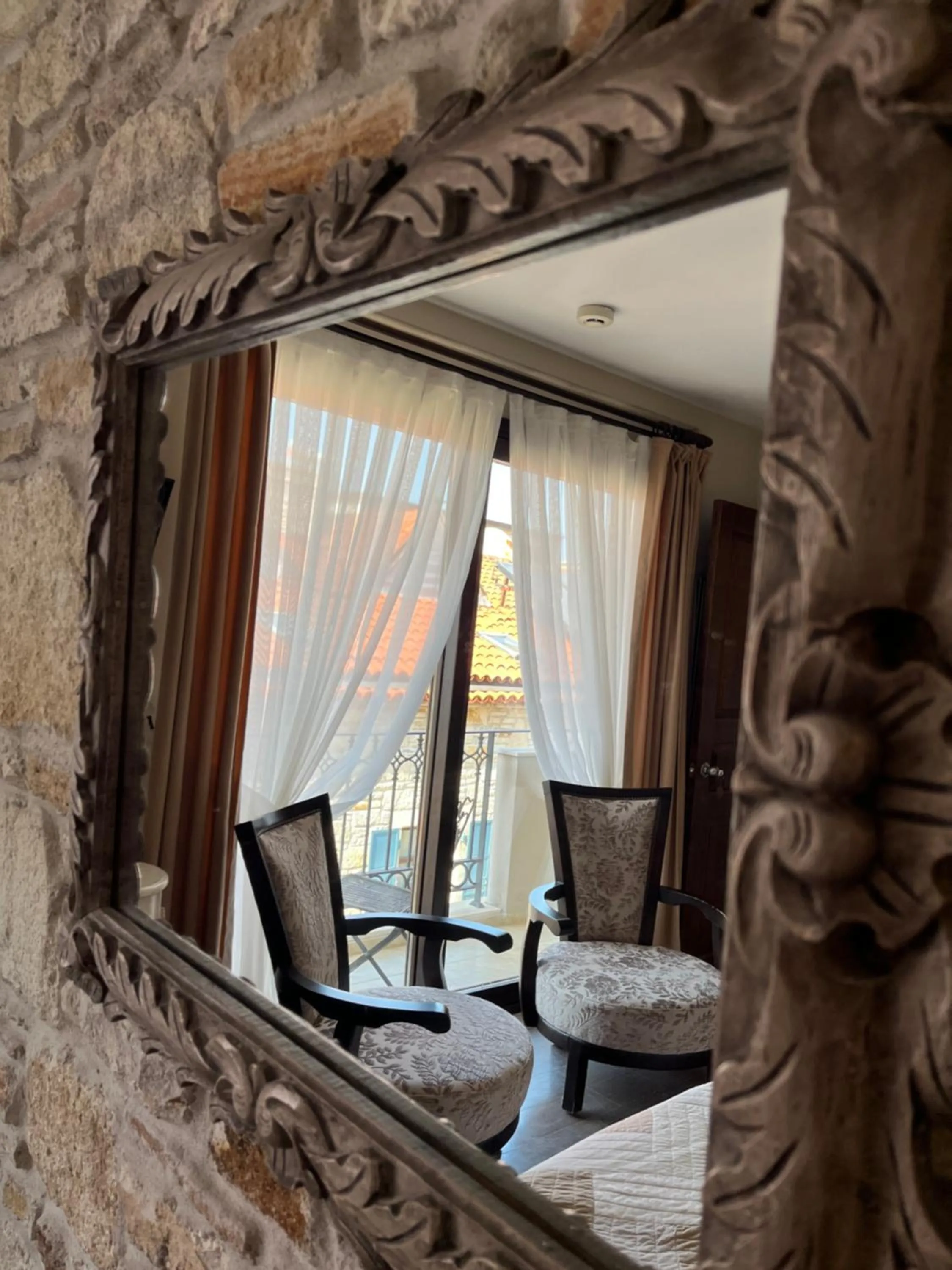 Seating area in Griffon Hotel