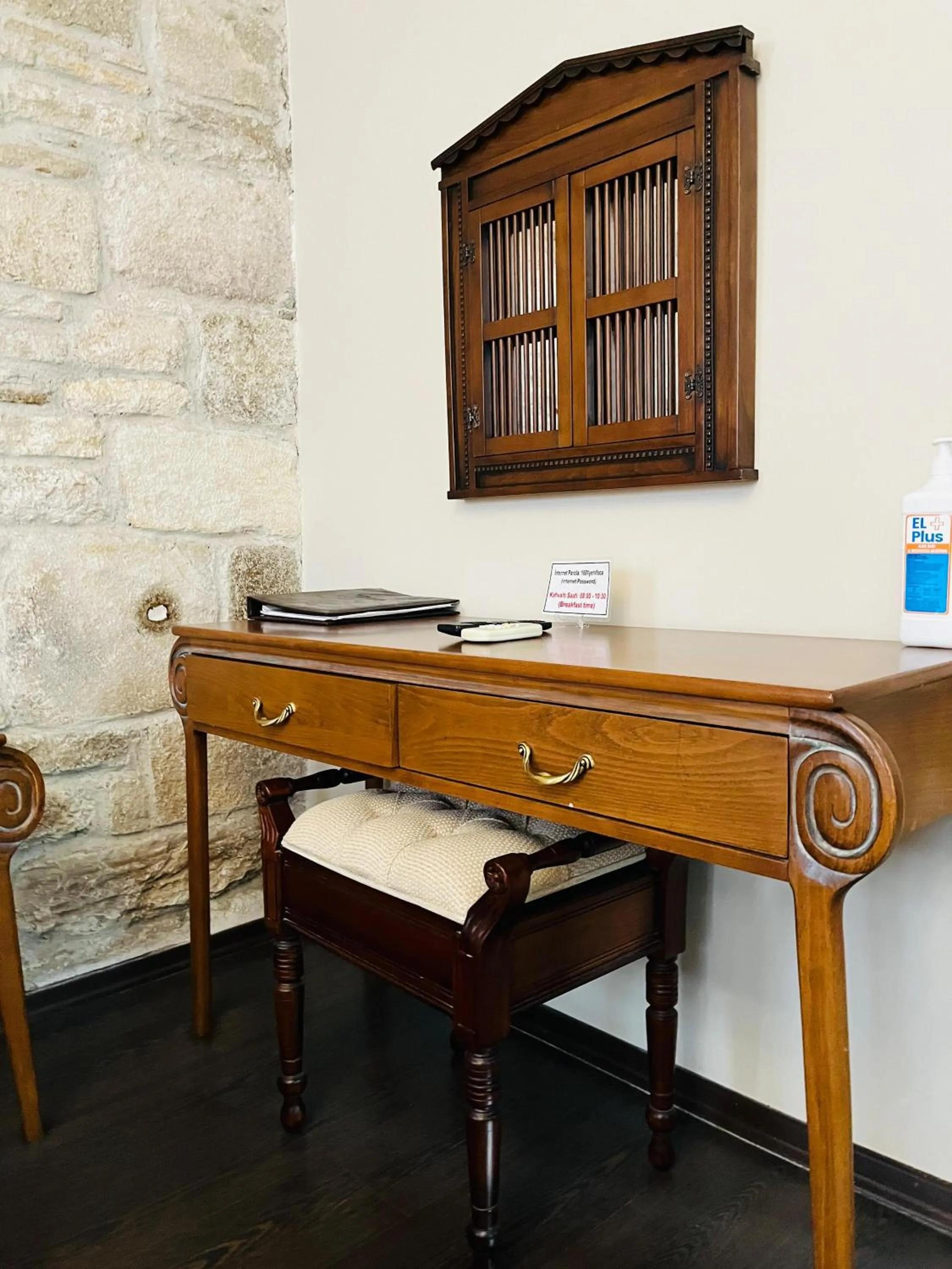 Photo of the whole room in Griffon Hotel