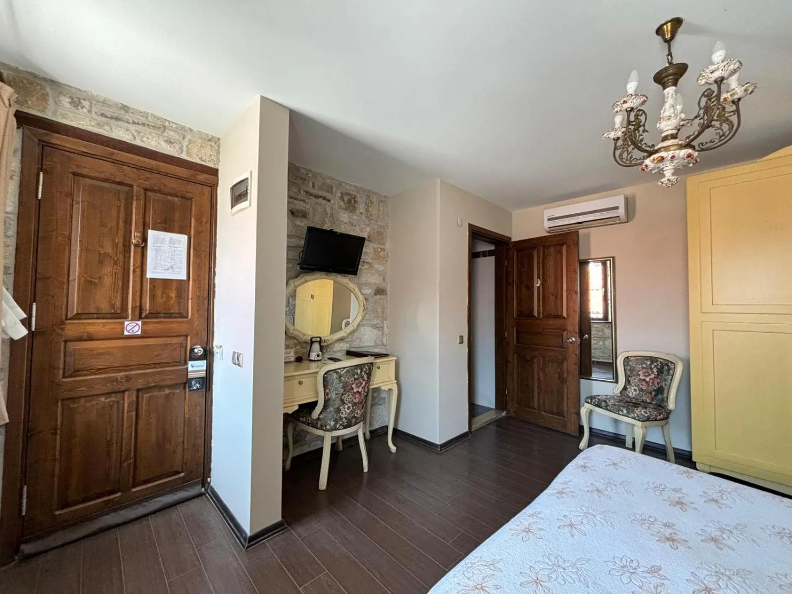 Photo of the whole room, Bed in Griffon Hotel