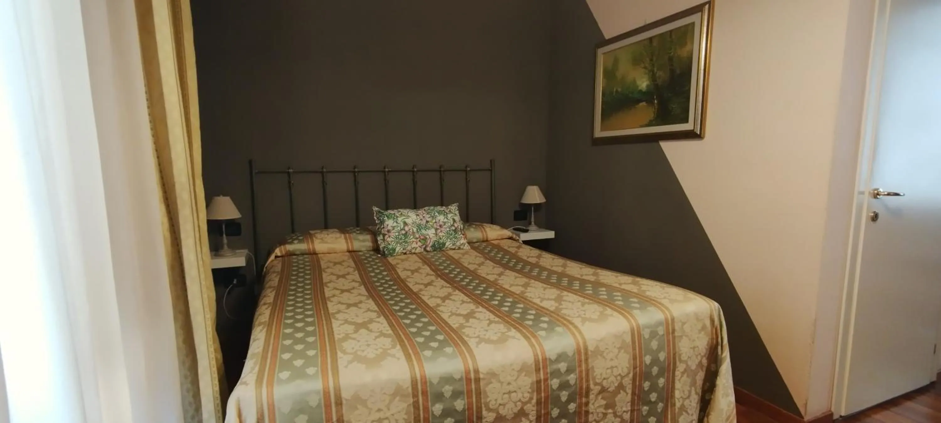 Bedroom, Bed in Soggiorno Michelangelo