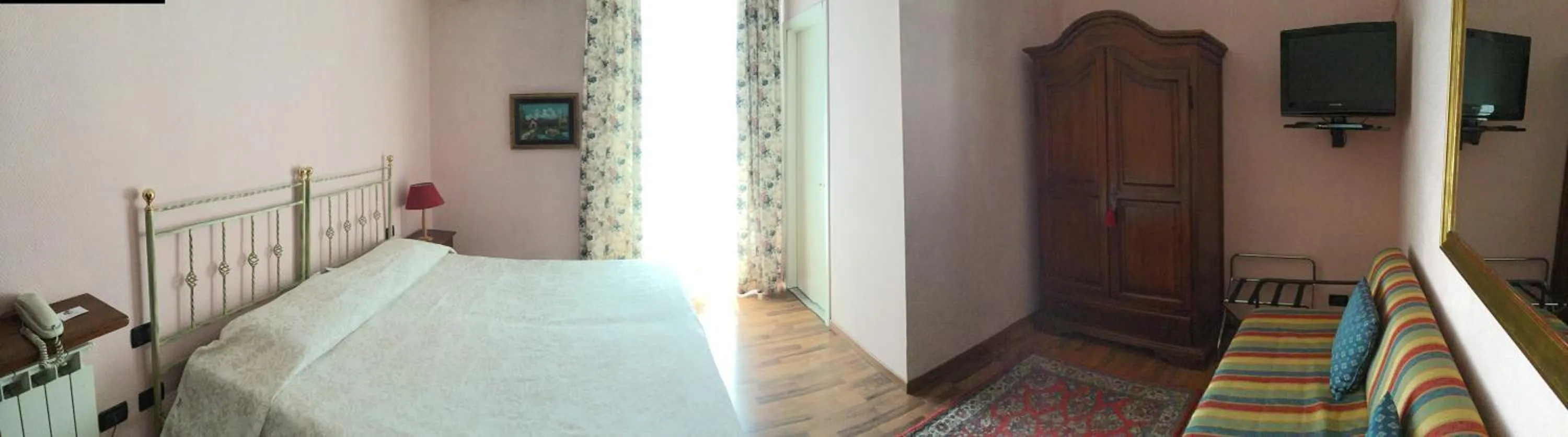 Photo of the whole room, Bed in Soggiorno Michelangelo