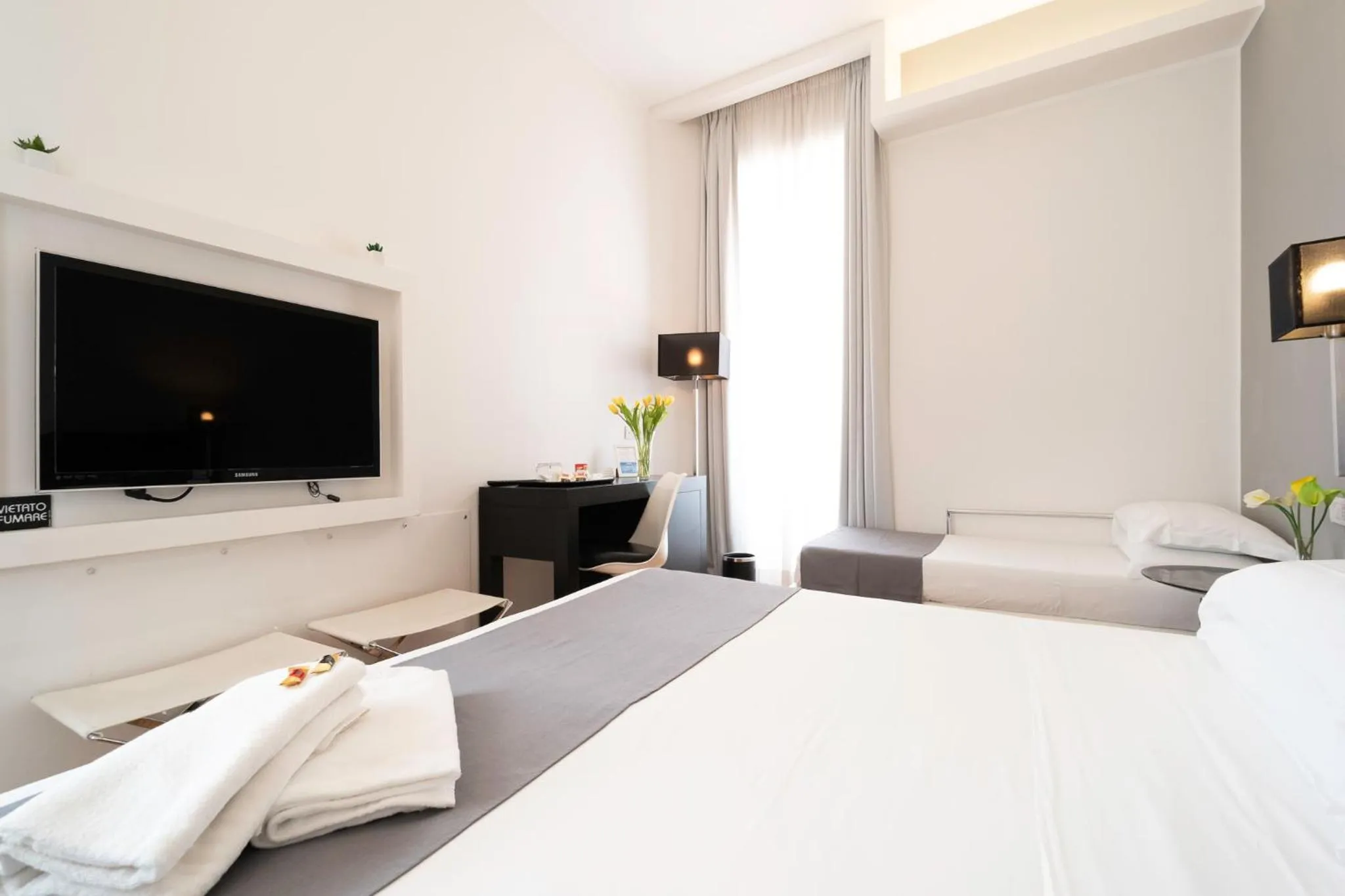 Bedroom, Bed in At Home Townhouse - Filiberto