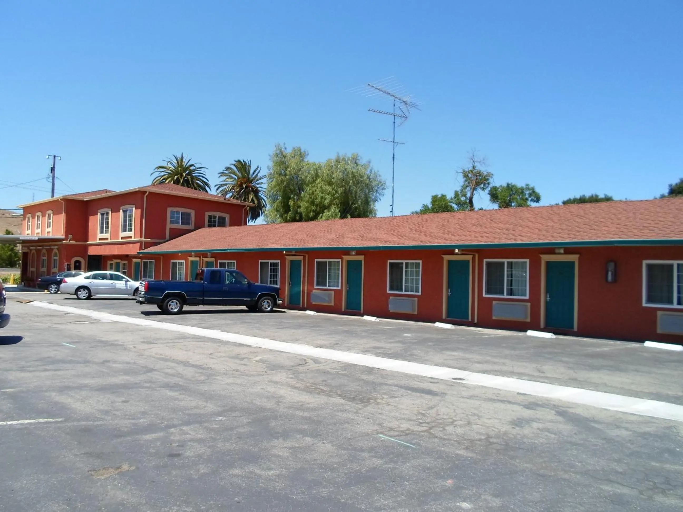 Property building in Budget Inn Morgan Hill