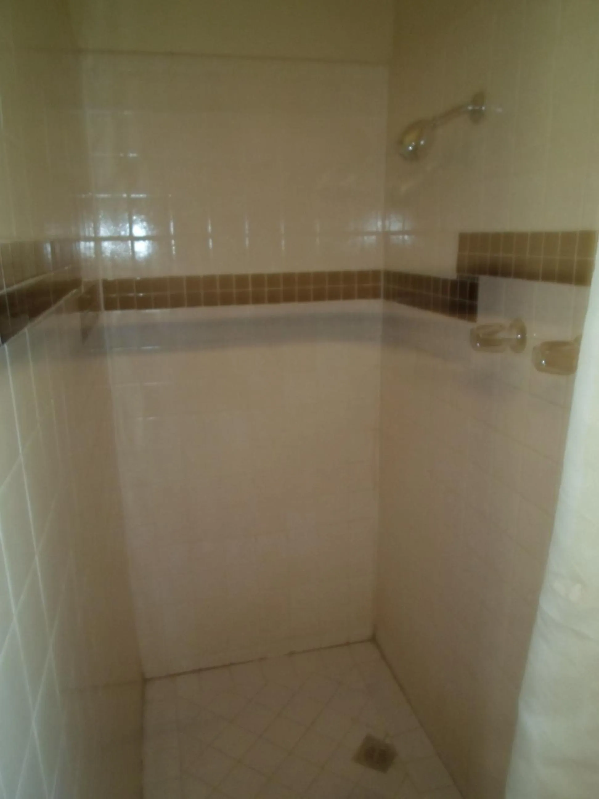 Shower in Budget Inn Morgan Hill