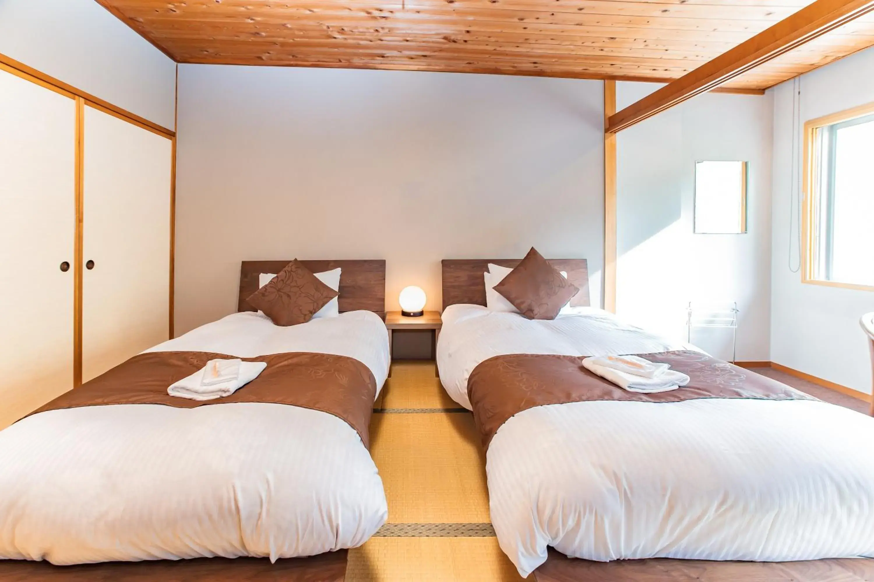 Twin Room with Shared Toilet in Nomad Hakuba Twin Room with Shared Toilet in Nomad Hakuba