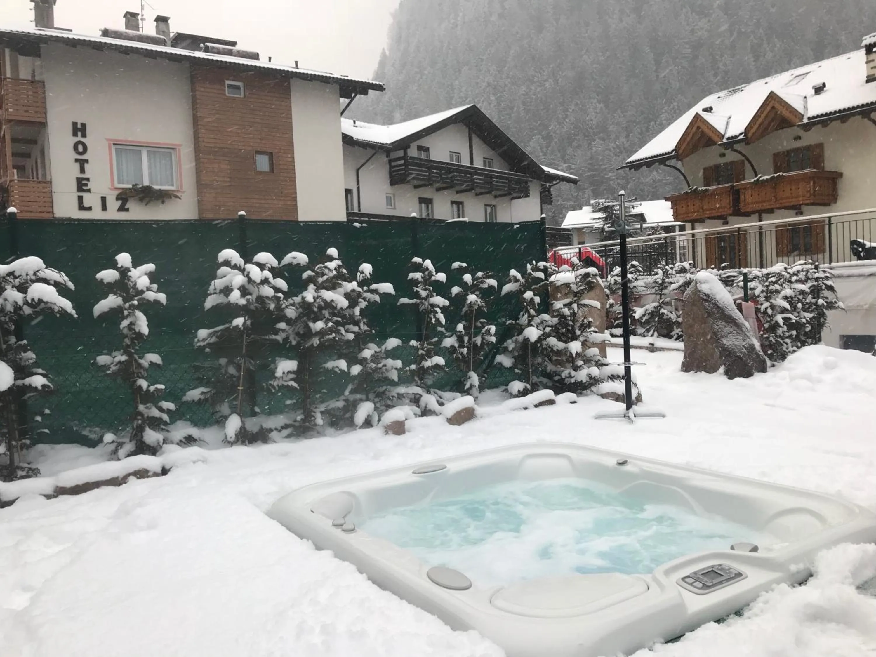 Open Air Bath in Liz Hotel & Apartments