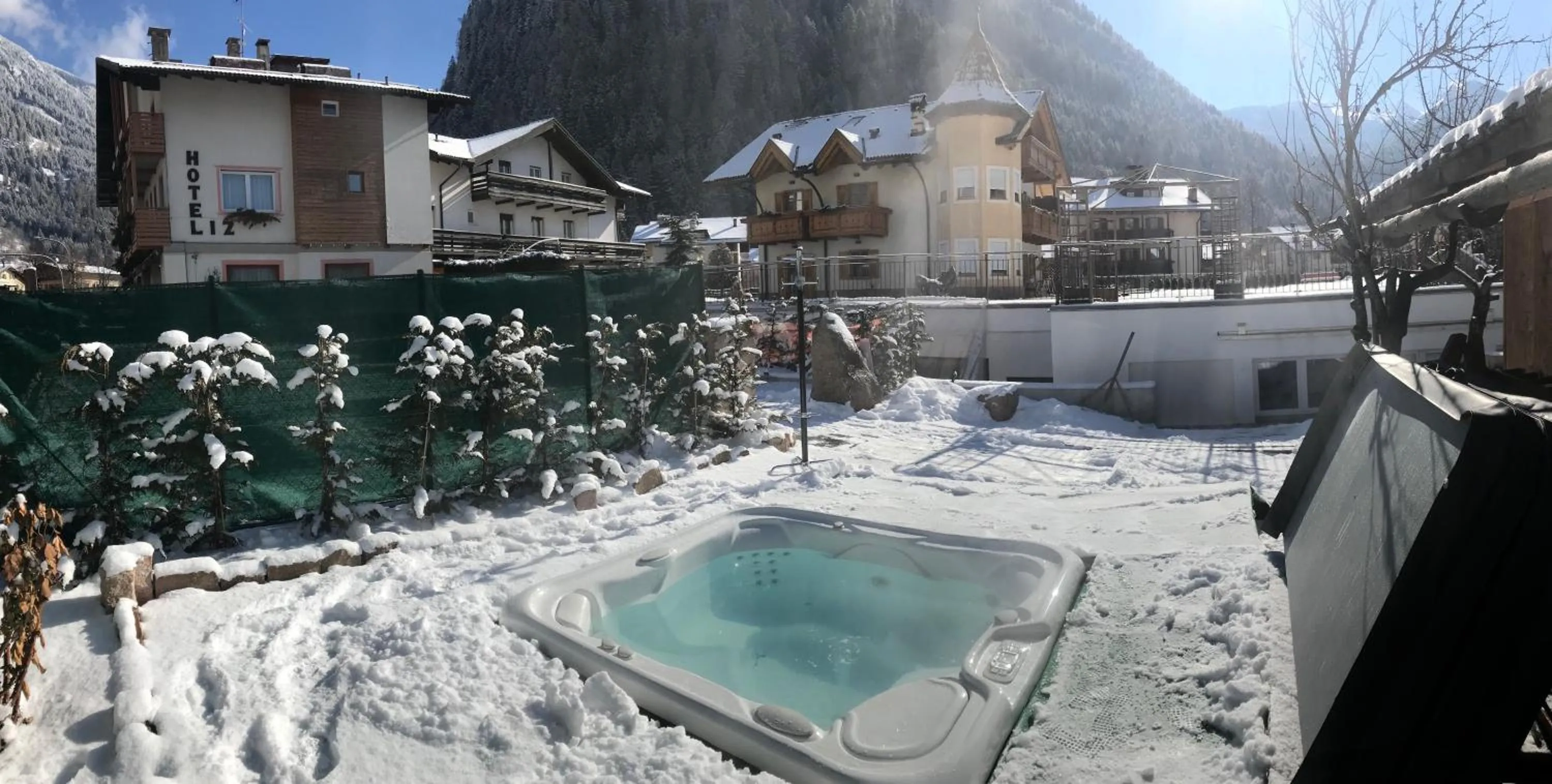 Hot Tub in Liz Hotel & Apartments
