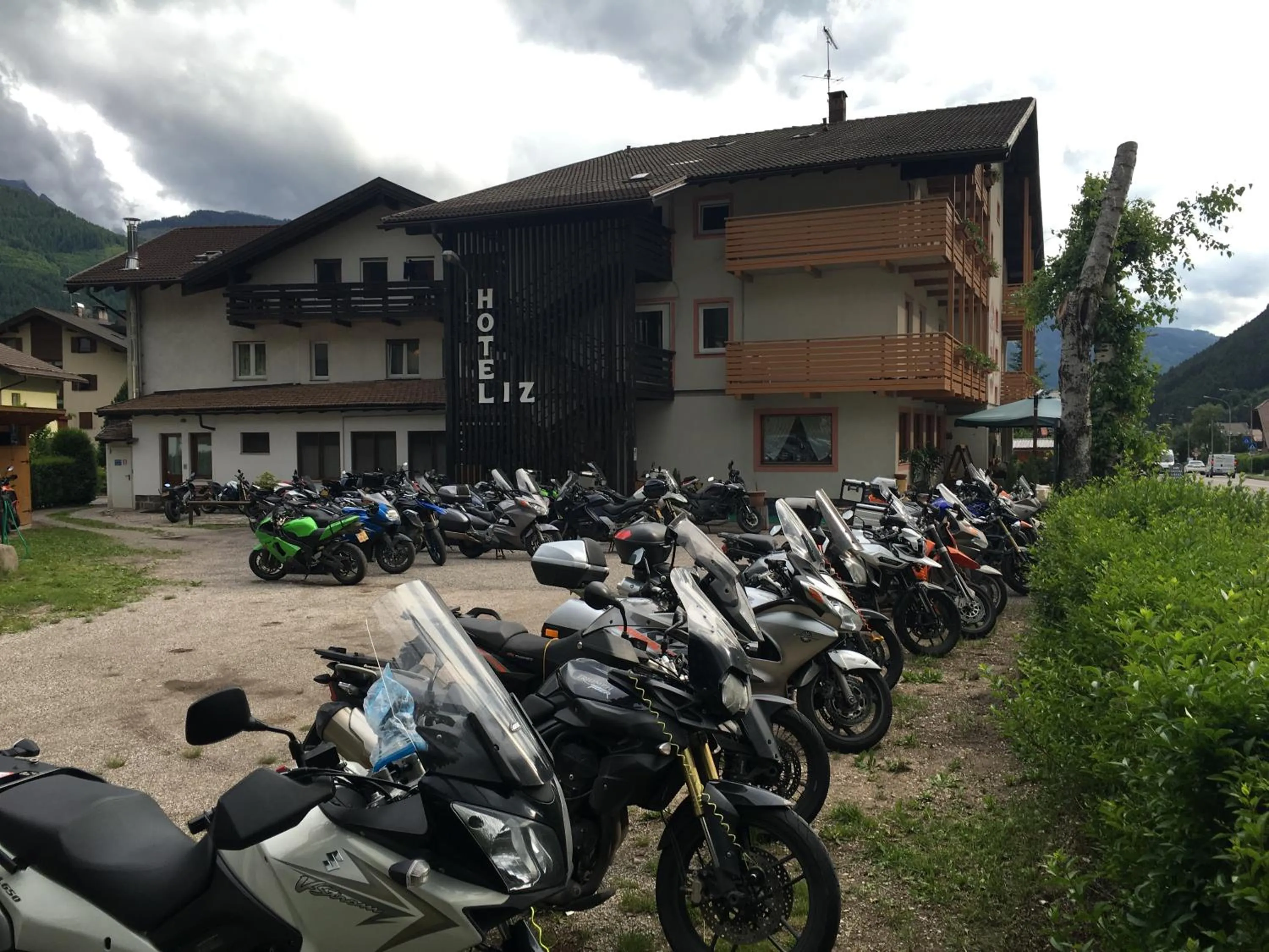 Area and facilities in Liz Hotel & Apartments