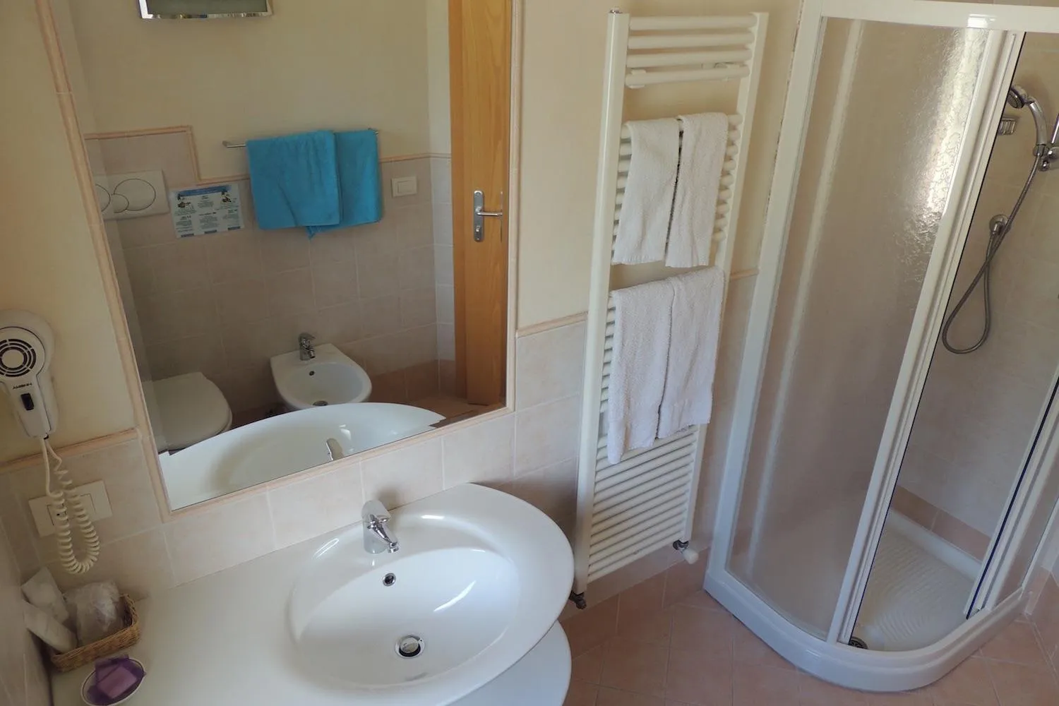 Shower in Liz Hotel & Apartments