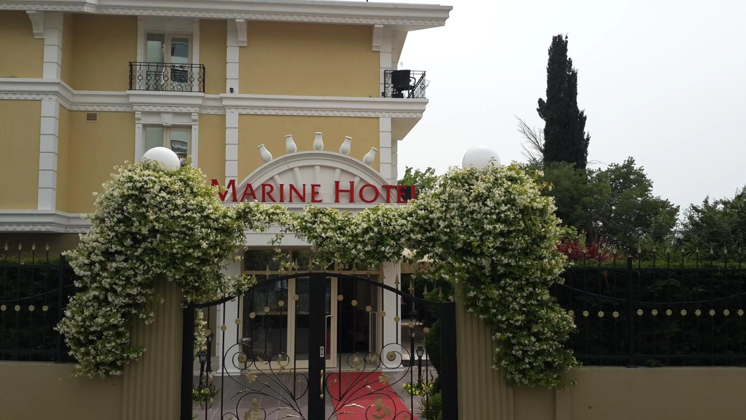 Facade/entrance in Pendik Marine Hotel