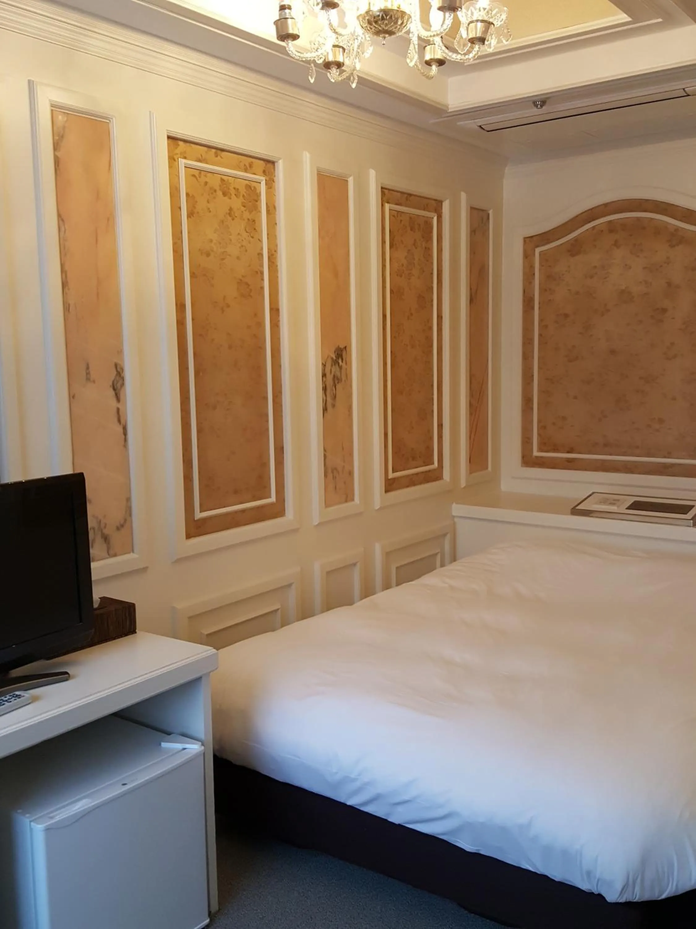 Bed in Royal Hotel Shinokubo