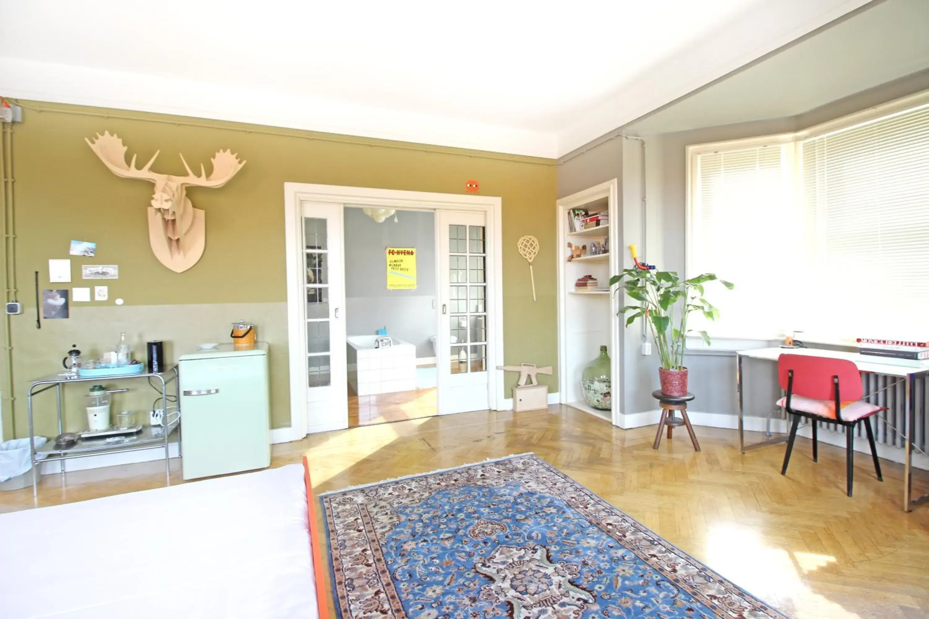 Deluxe Double Room with Bath - single occupancy in Cafe Modern Deluxe Double Room with Bath - single occupancy in Cafe Modern