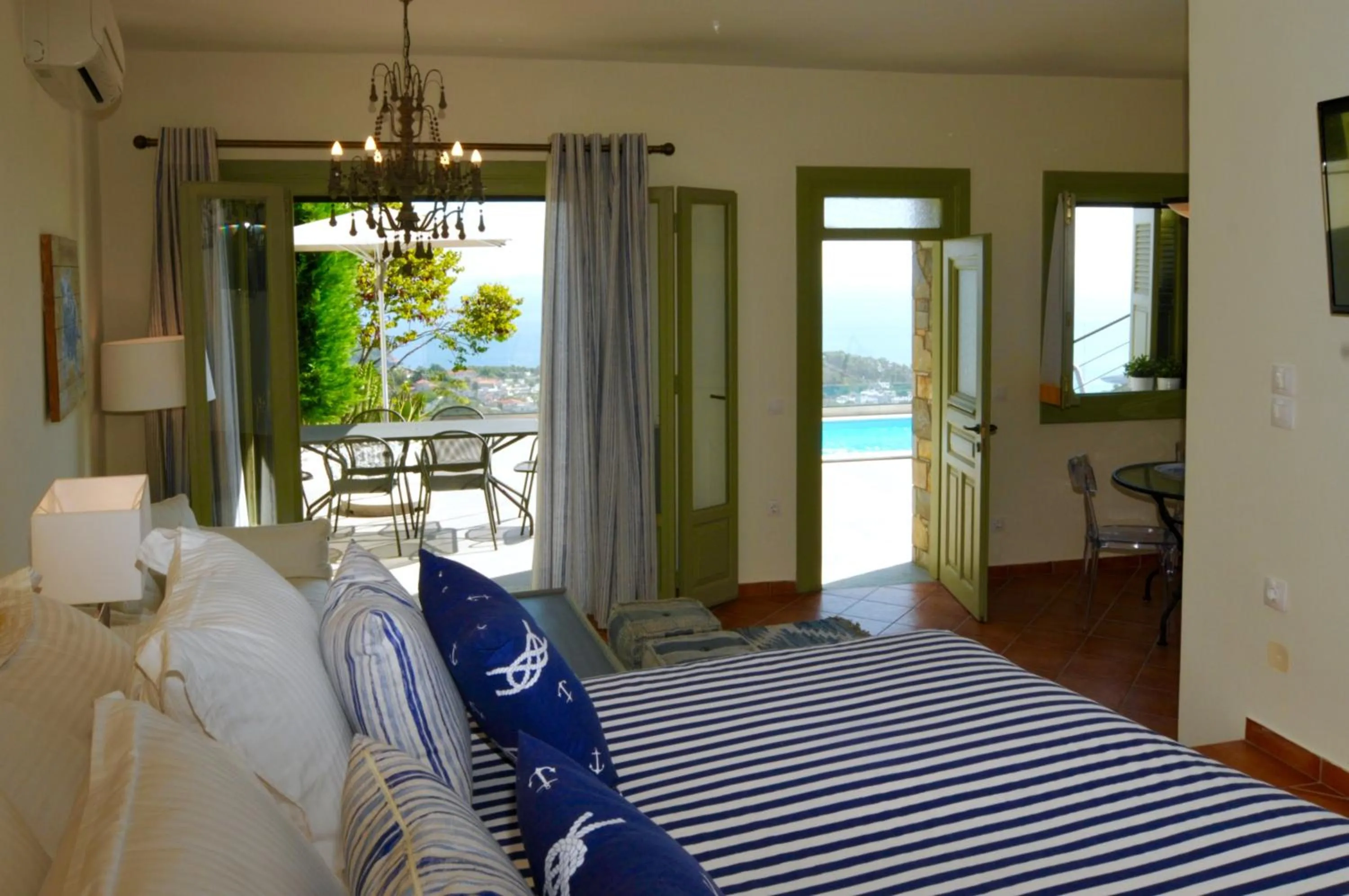Shower, Bed in Villa Paparouna