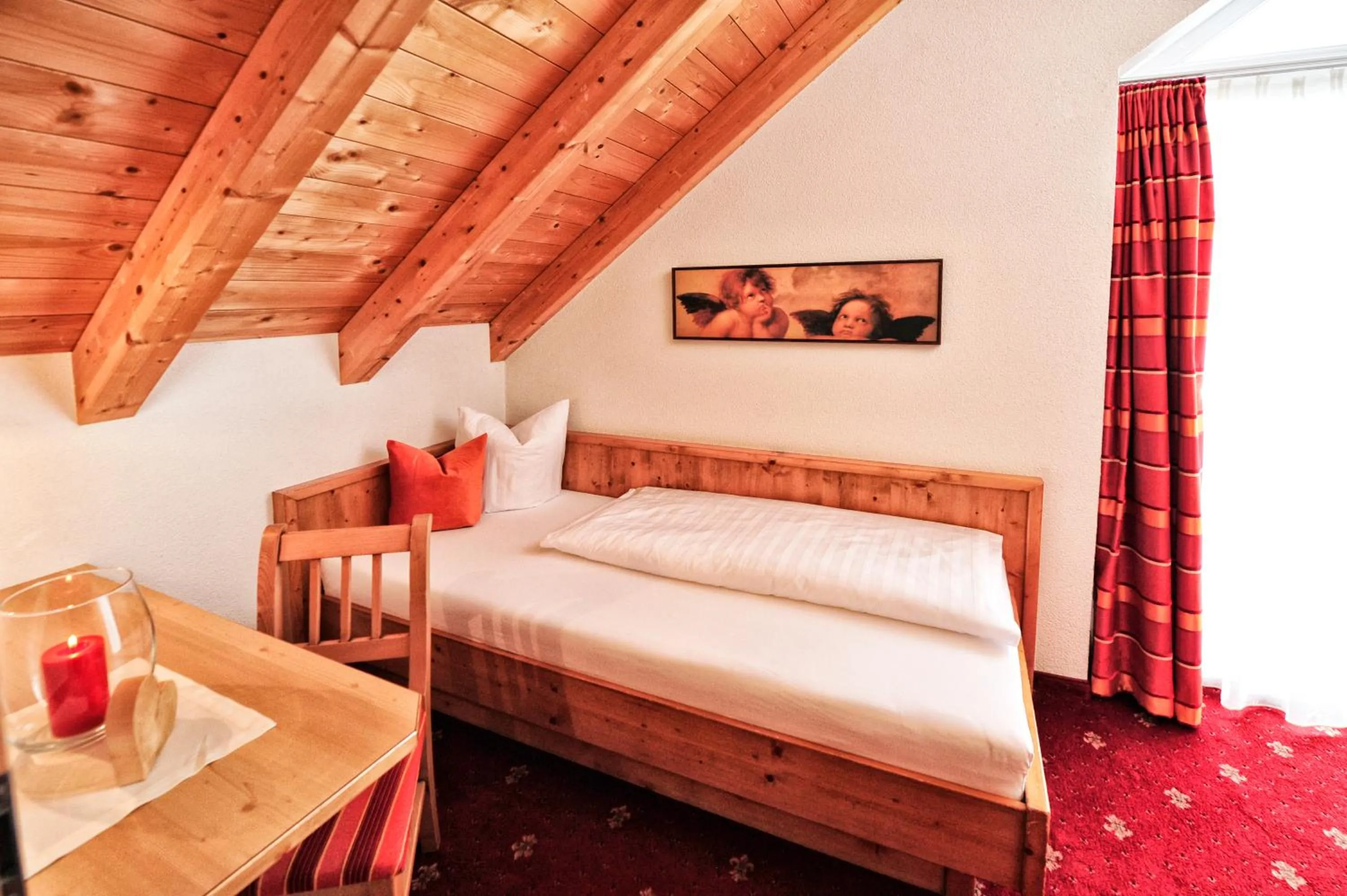 Staff, Bed in Alpenstern - Sommer Silvretta Card Premium inklusive!