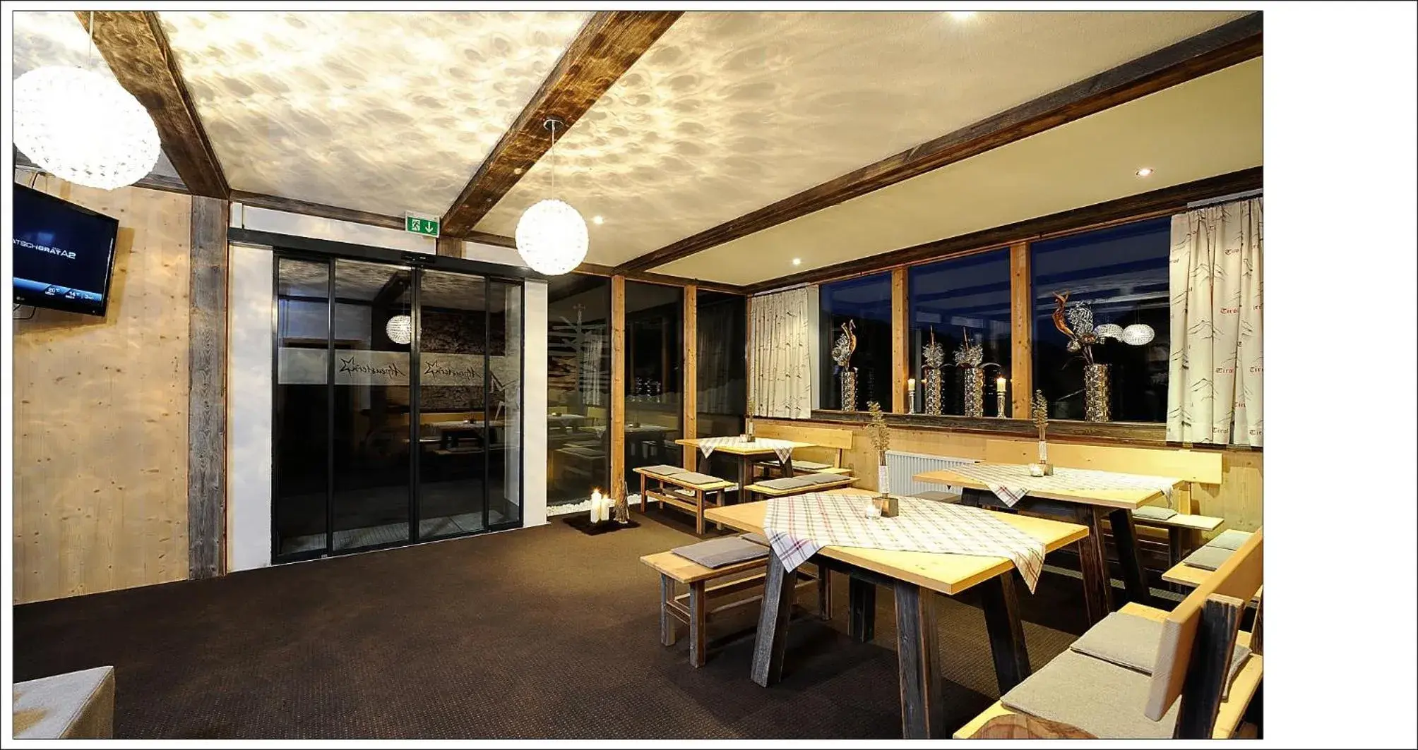 Communal lounge/ TV room, Restaurant/Places to Eat in Alpenstern