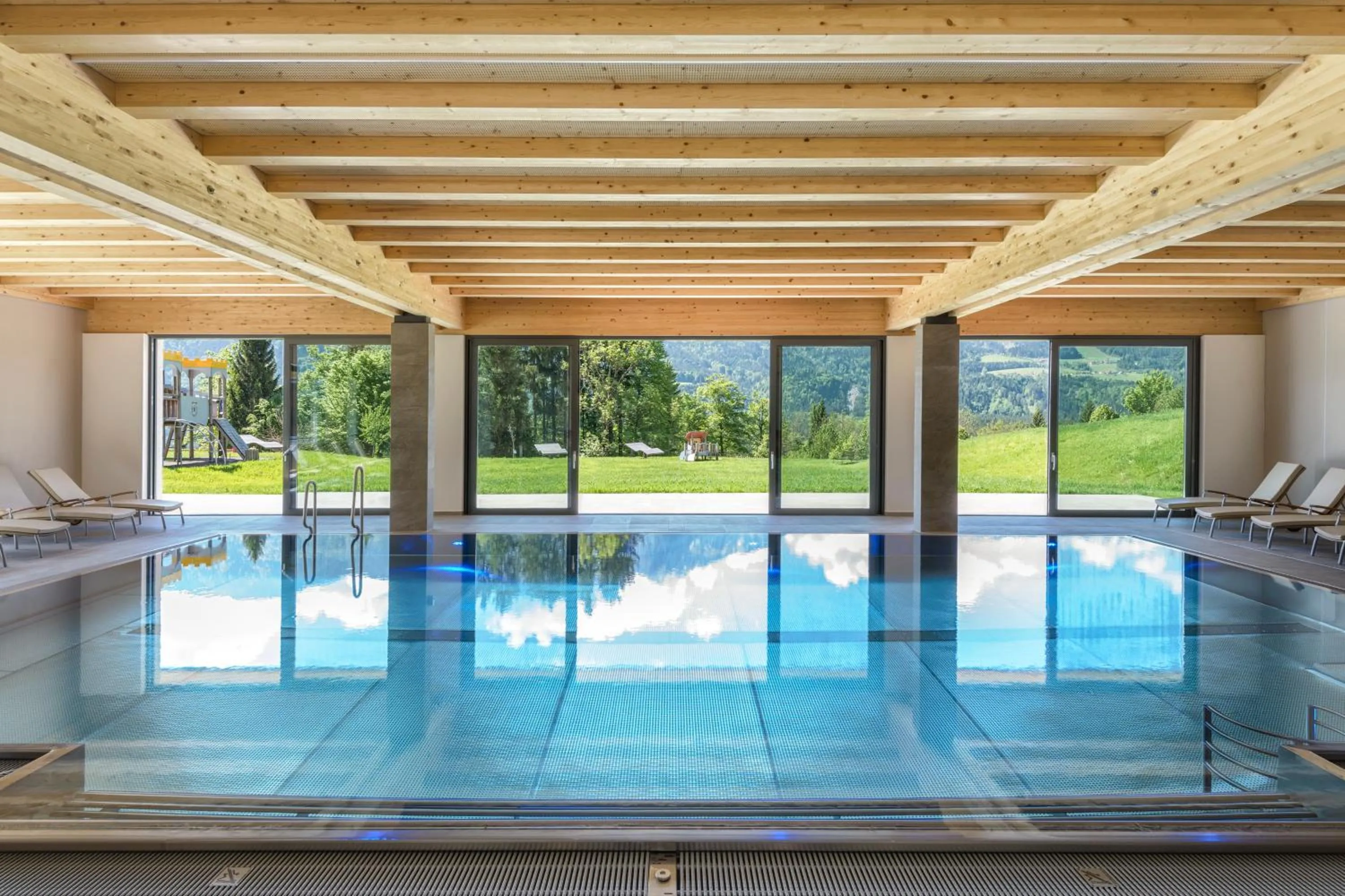 Swimming pool in RAMSI euer Familienhotel
