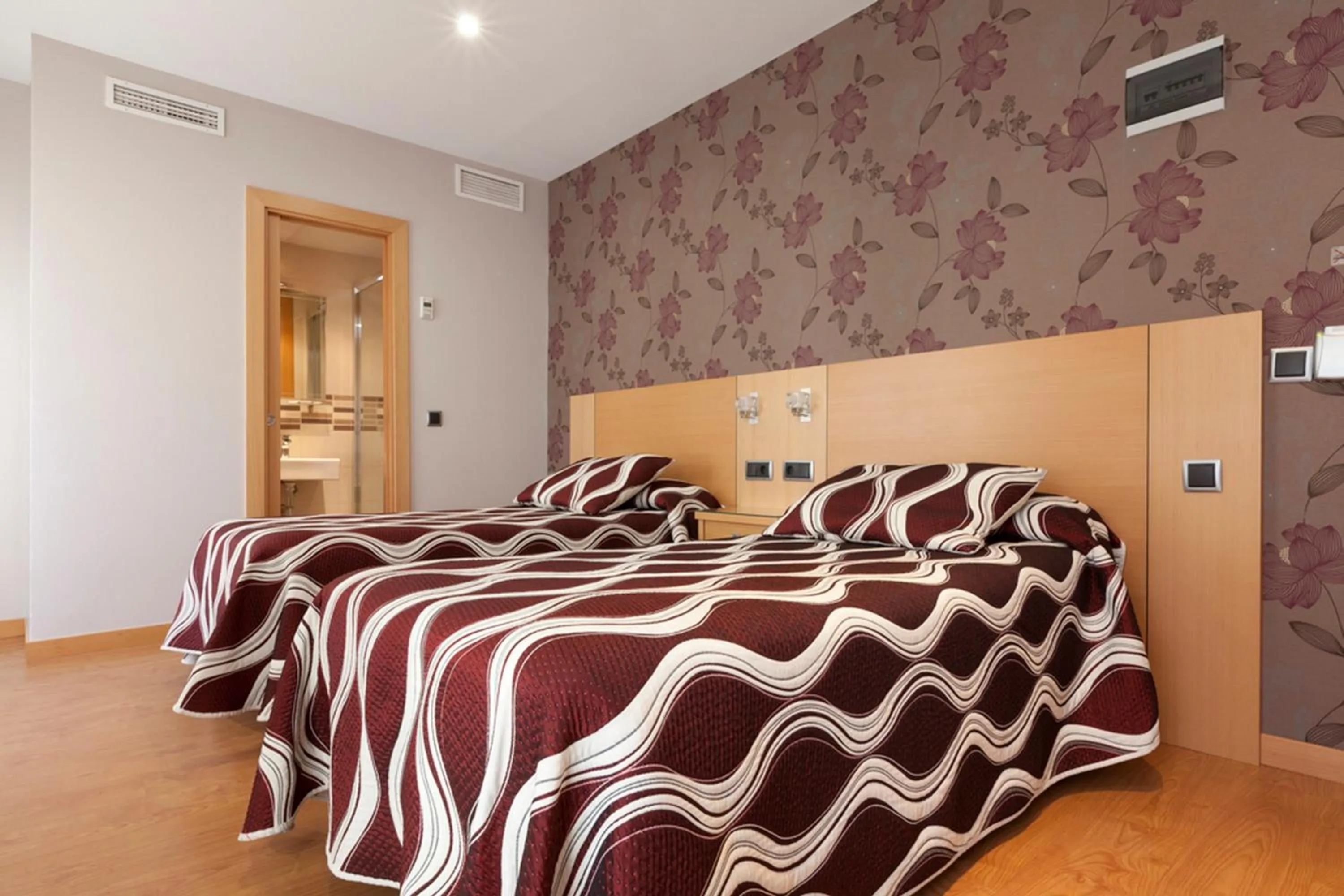 Bedroom, Bed in Hostal Jemasaca-Palma61