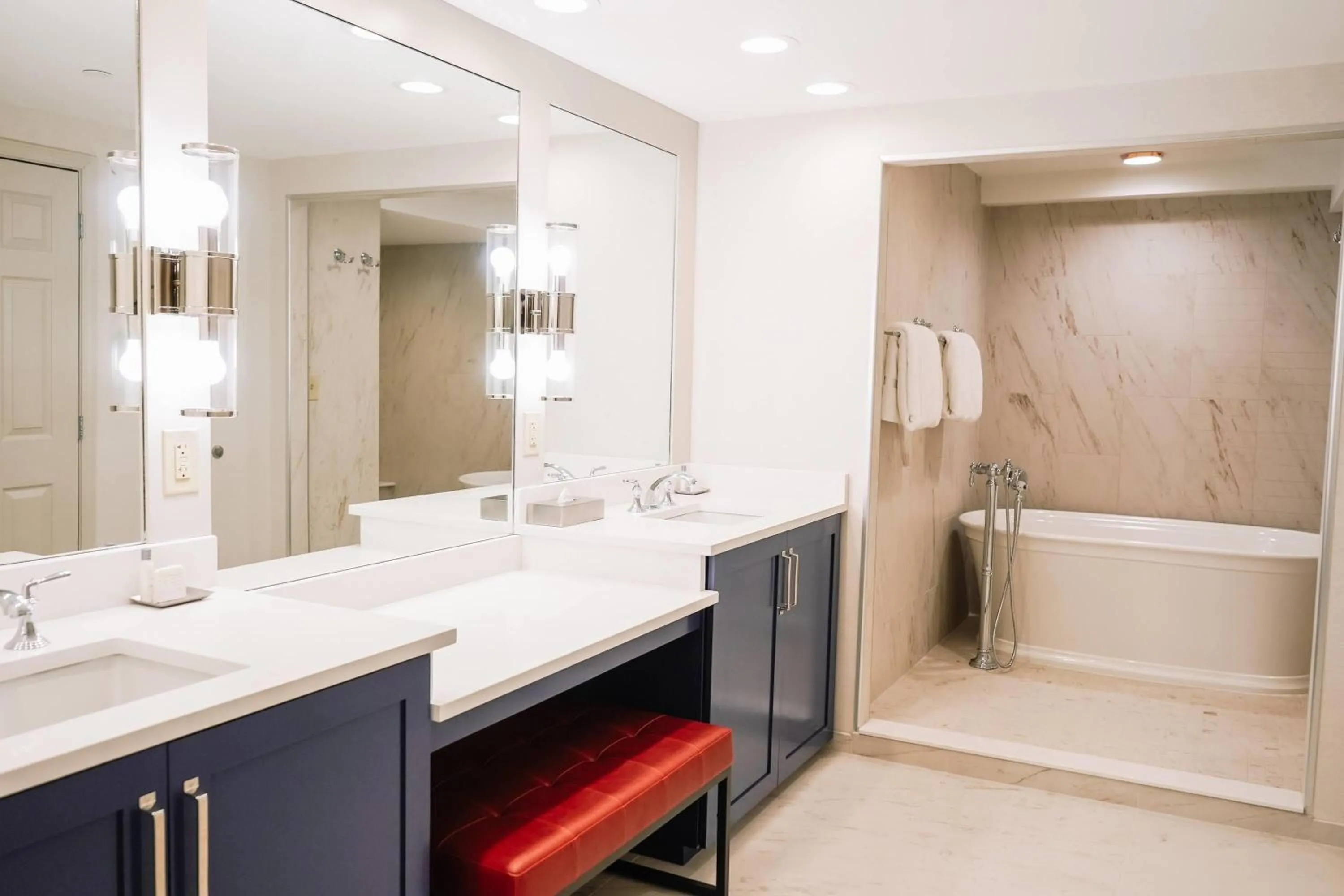Bathroom in Galt House Hotel, A Trademark Collection Hotel