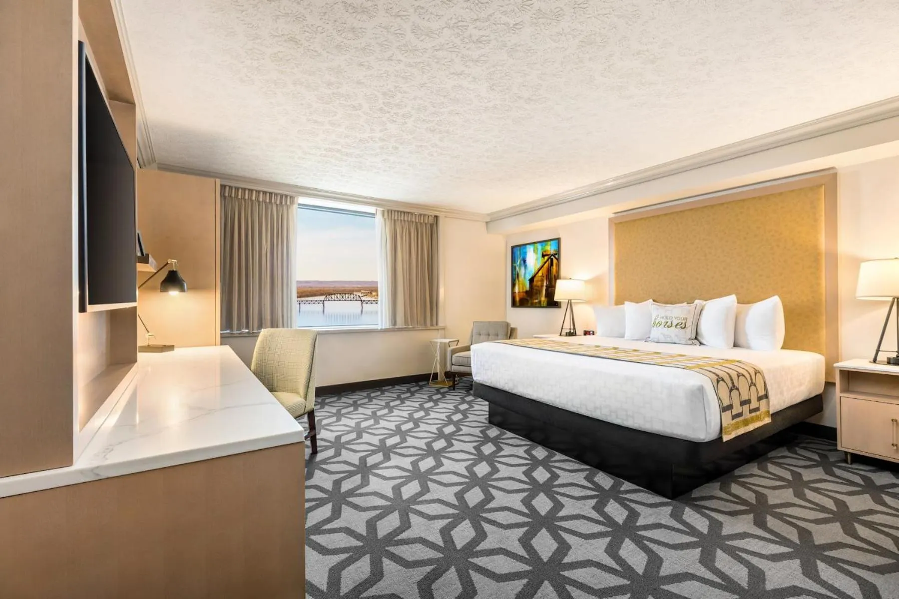 TV and multimedia, Bed in Galt House Hotel, A Trademark Collection Hotel