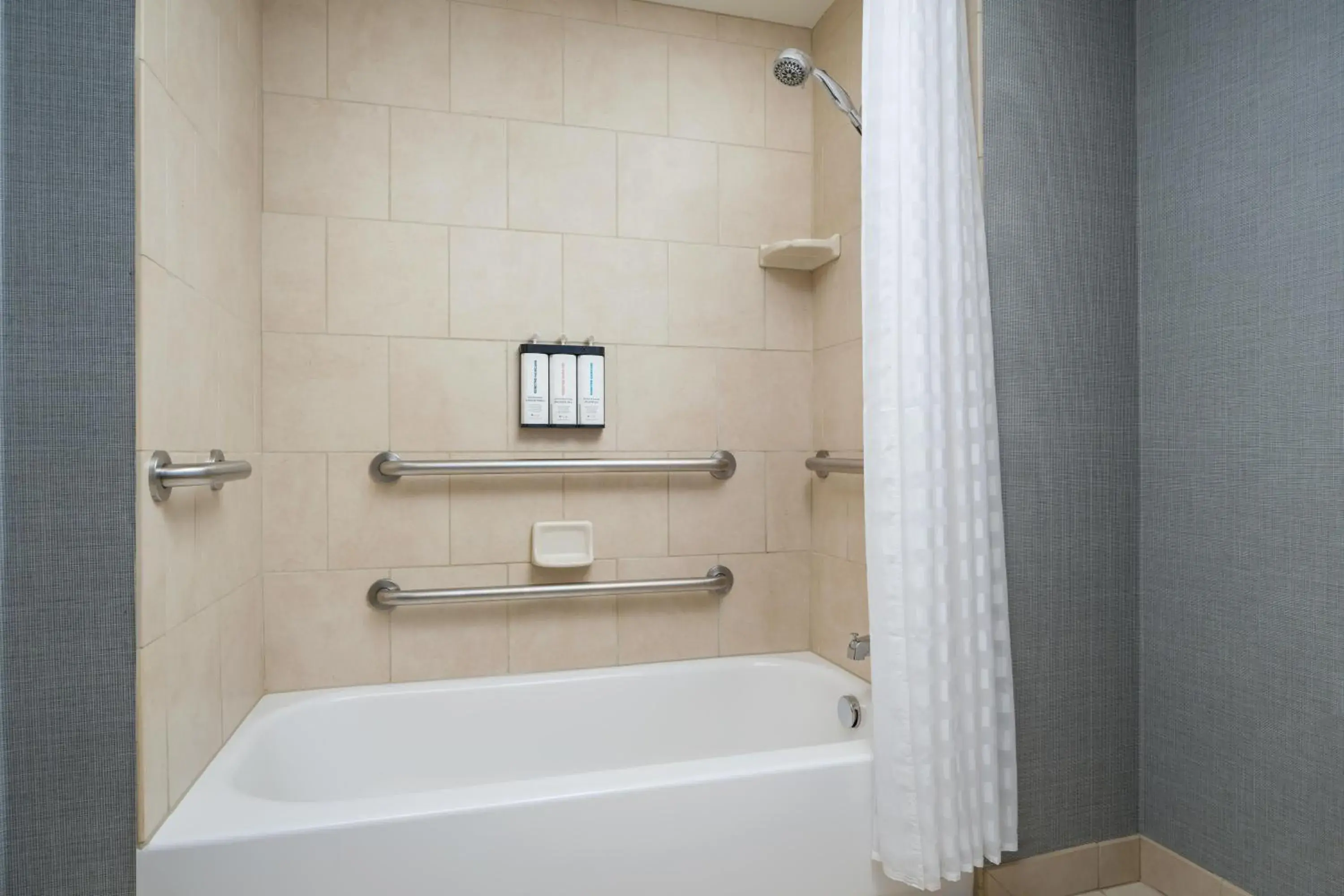 Bathroom in Hyatt Place Grand Rapids South Bathroom in Hyatt Place Grand Rapids South