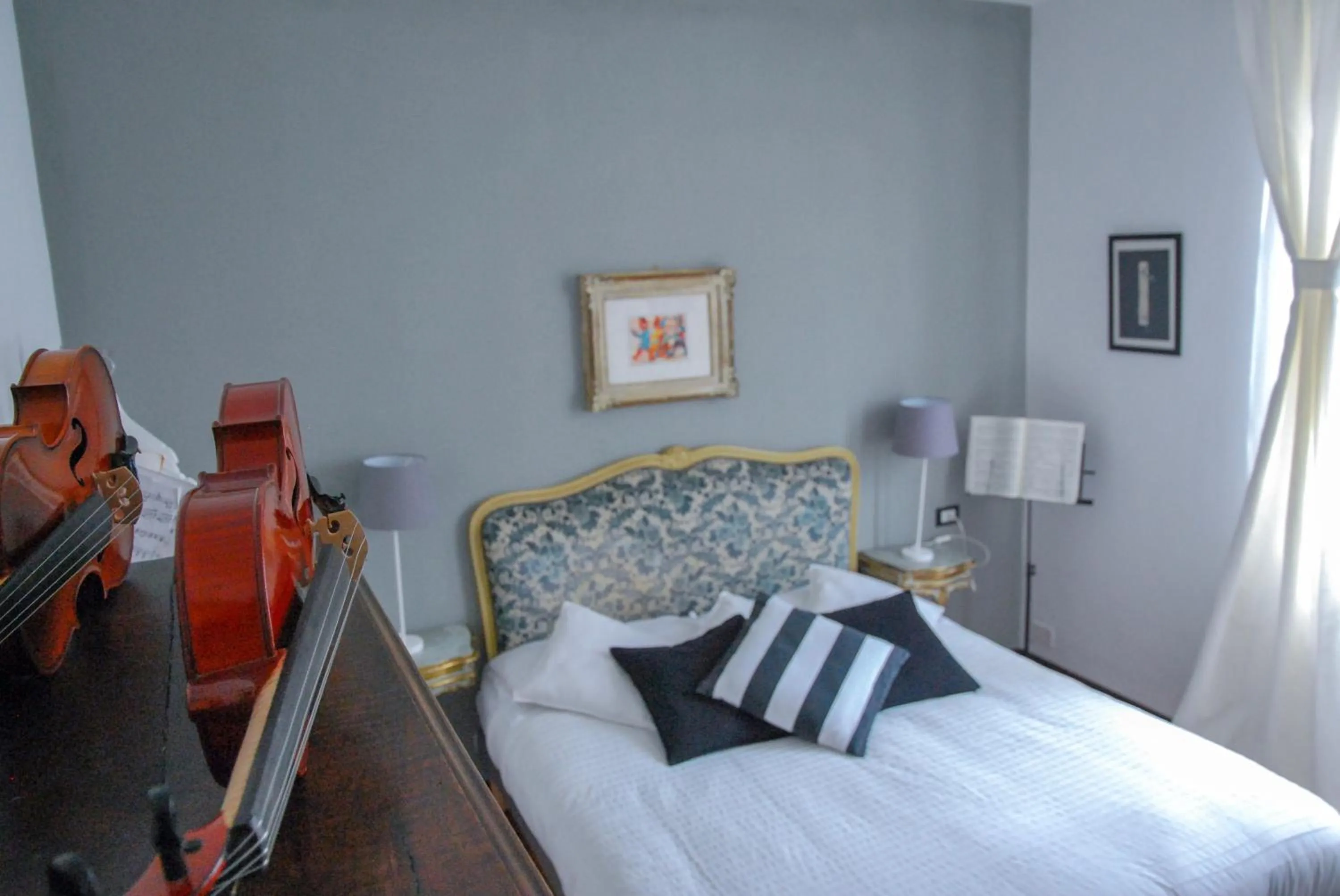 Bedroom, Bed in Bb Tube